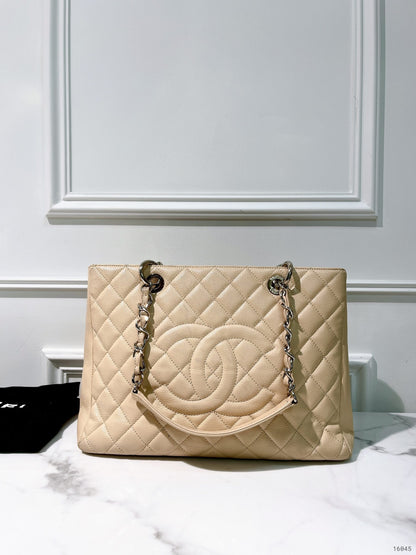 CHANEL GRAND SHOPPING TOTE, Beige/Silver