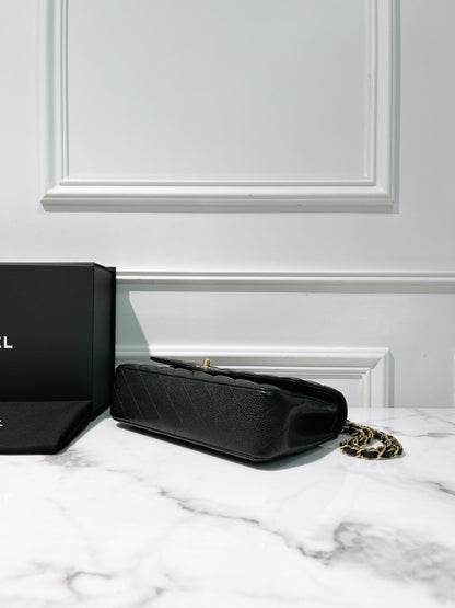 CHANEL CLASSIC FLAP, Black/Gold