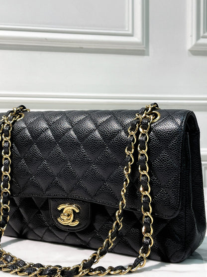 CHANEL CLASSIC FLAP, Black/Gold