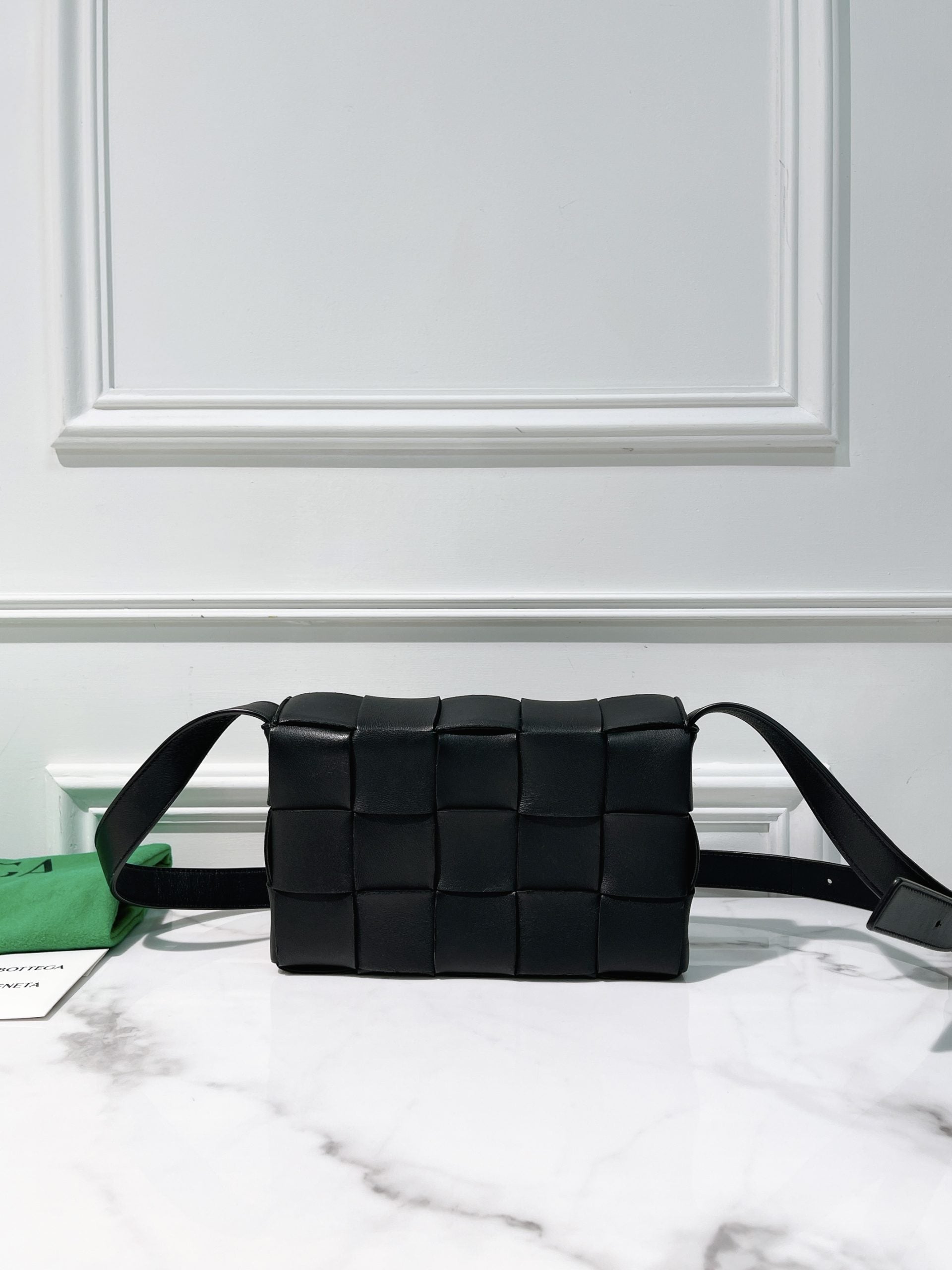 BOTTEGA VENETA SMALL CASSETTE BAG, Black