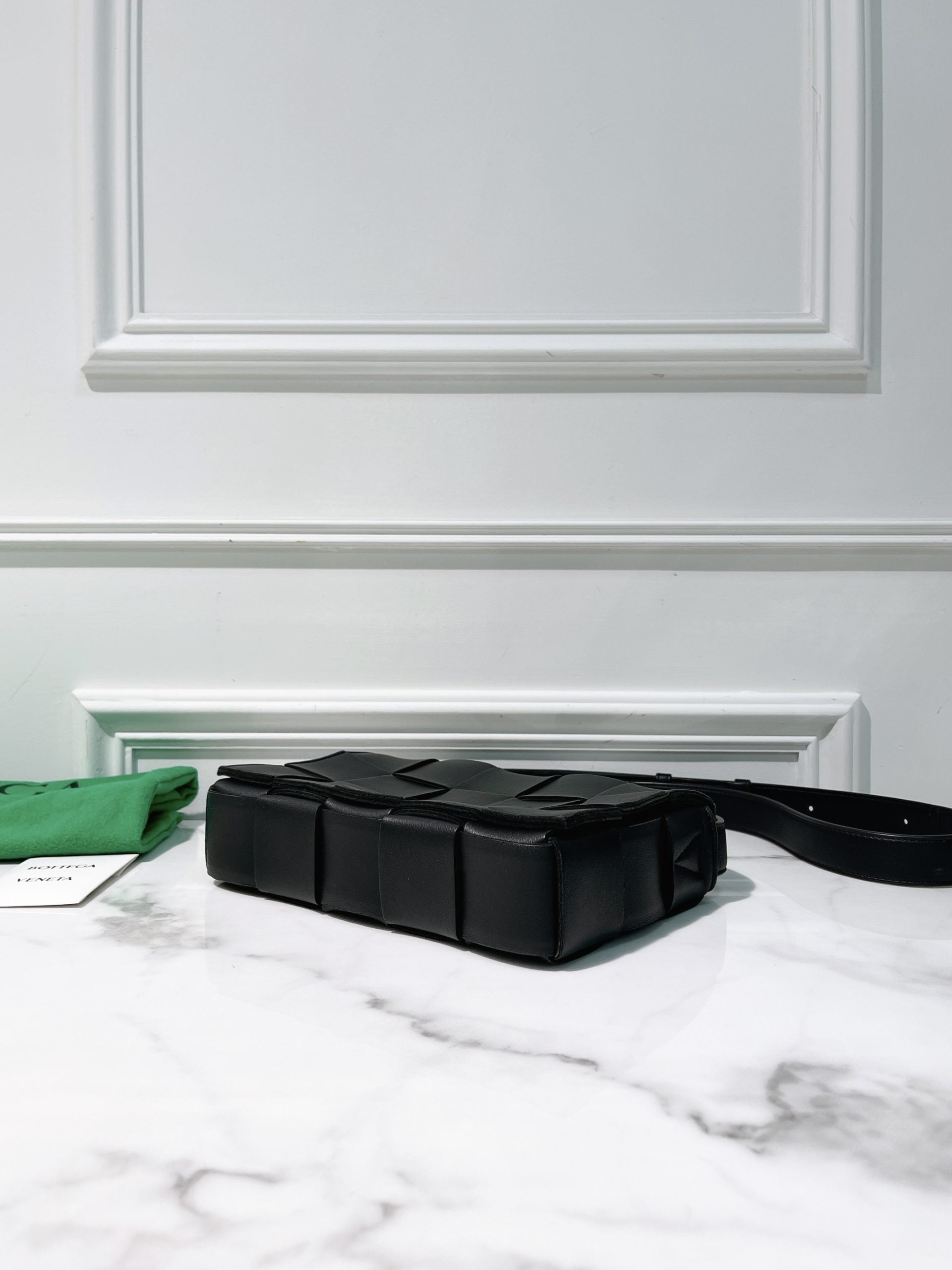 BOTTEGA VENETA SMALL CASSETTE BAG, Black