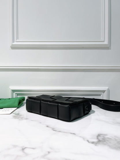 BOTTEGA VENETA SMALL CASSETTE BAG, Black