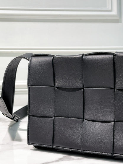 BOTTEGA VENETA SMALL CASSETTE BAG, Black