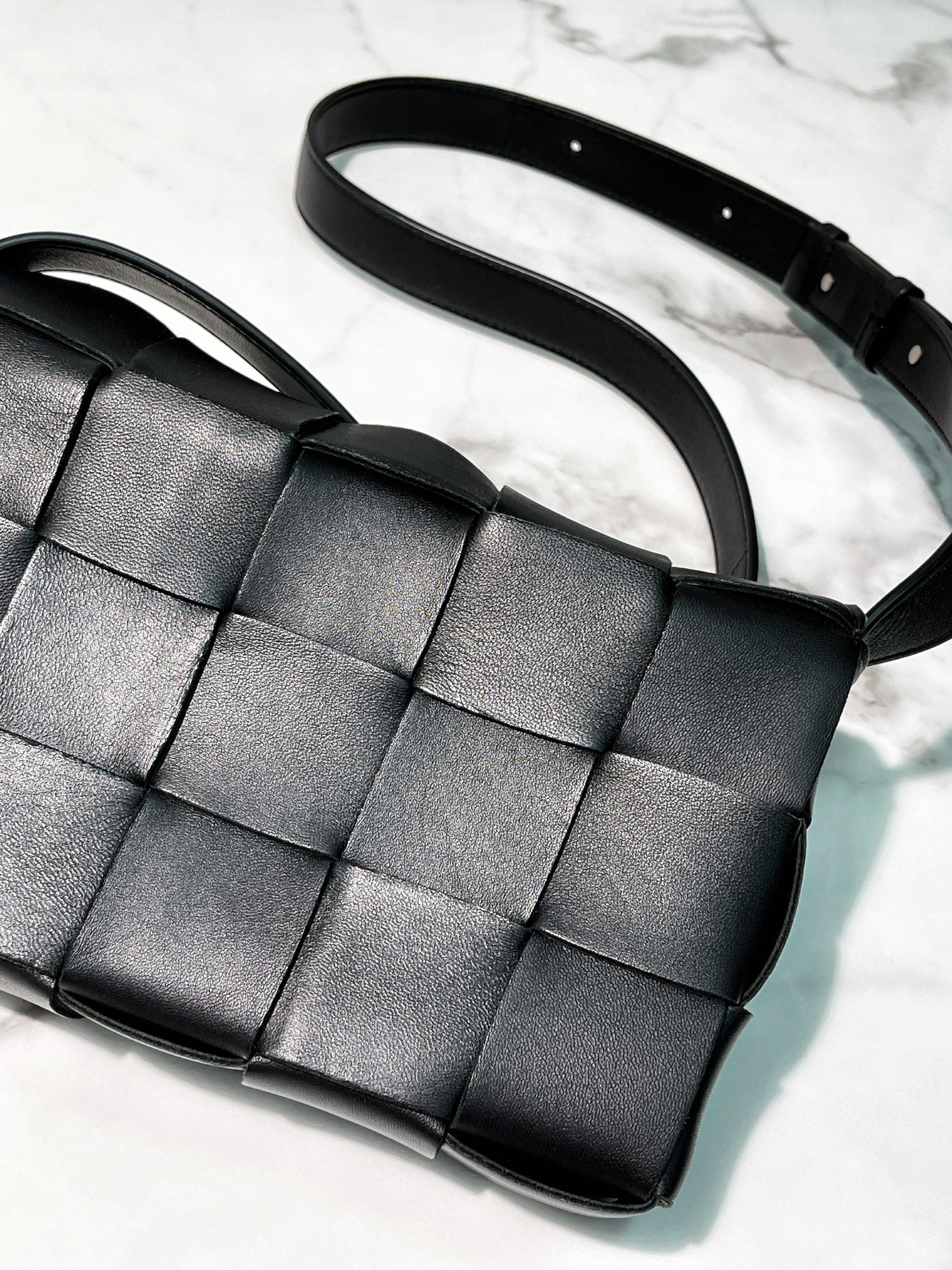 BOTTEGA VENETA SMALL CASSETTE BAG, Black