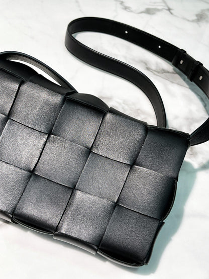 BOTTEGA VENETA SMALL CASSETTE BAG, Black