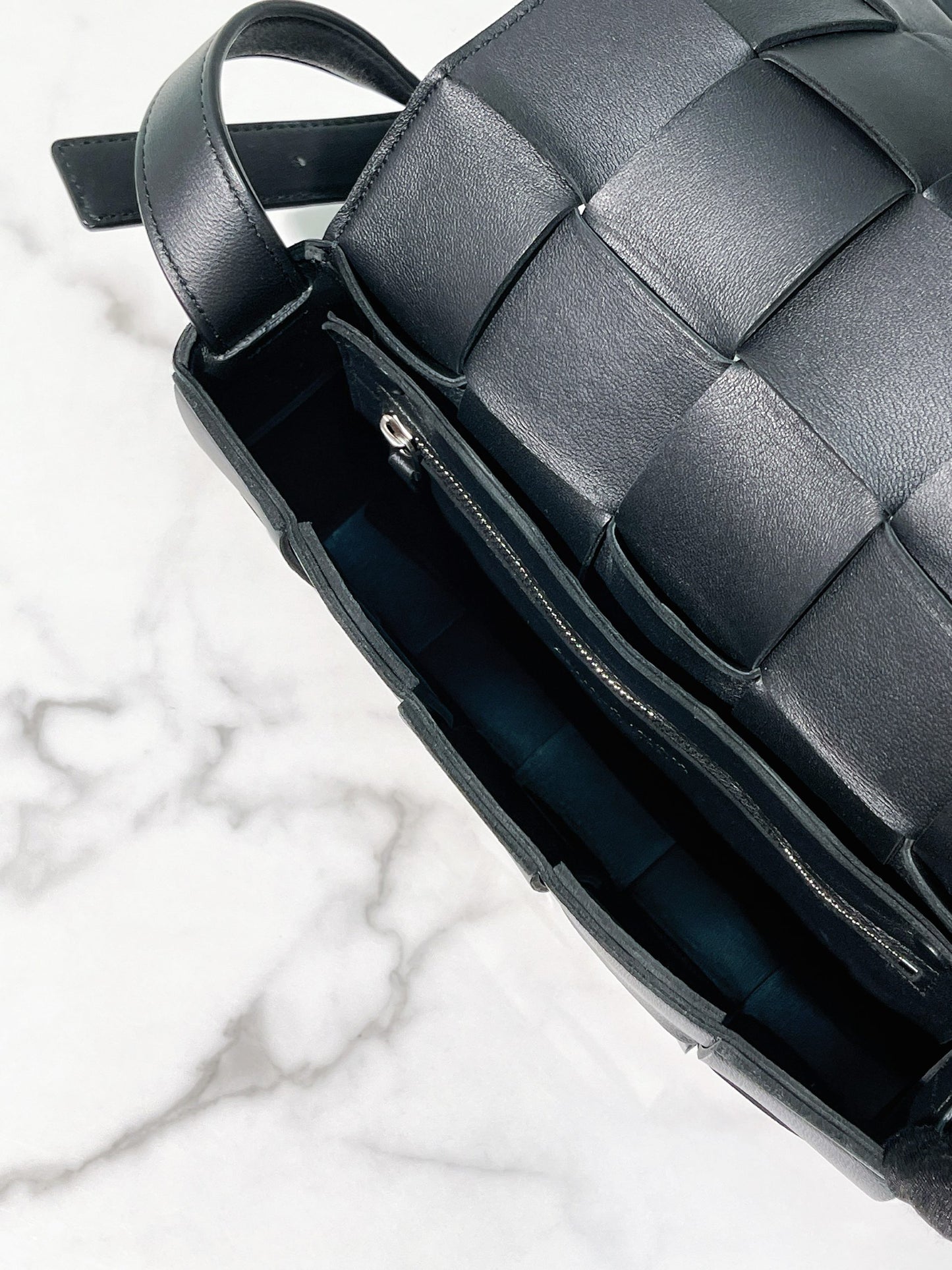 BOTTEGA VENETA SMALL CASSETTE BAG, Black