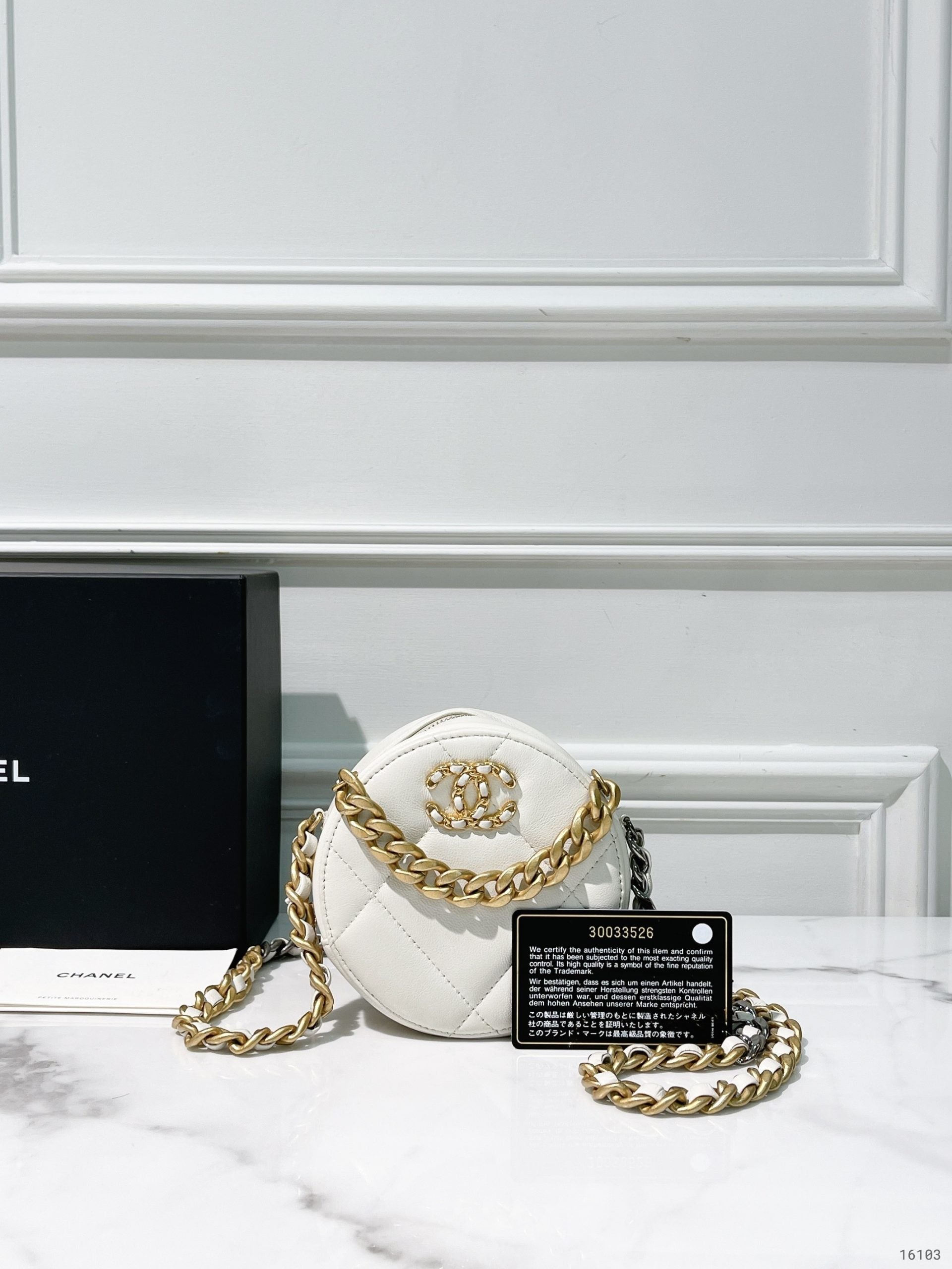 CHANEL 19 ROUND CLUTCH, White/Gold