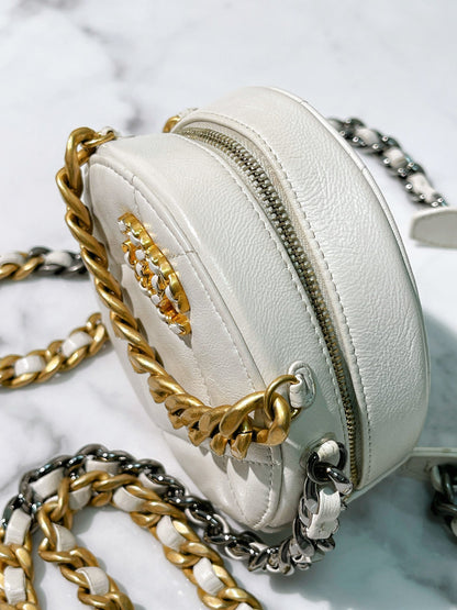 CHANEL 19 ROUND CLUTCH, White/Gold