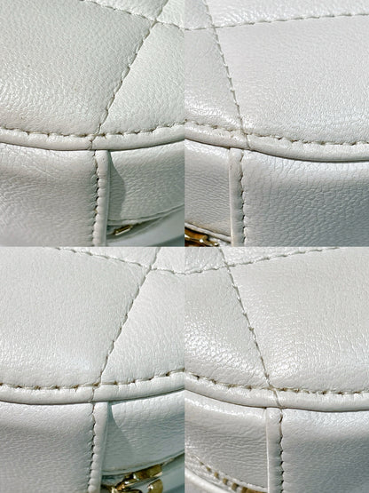 CHANEL 19 ROUND CLUTCH, White/Gold