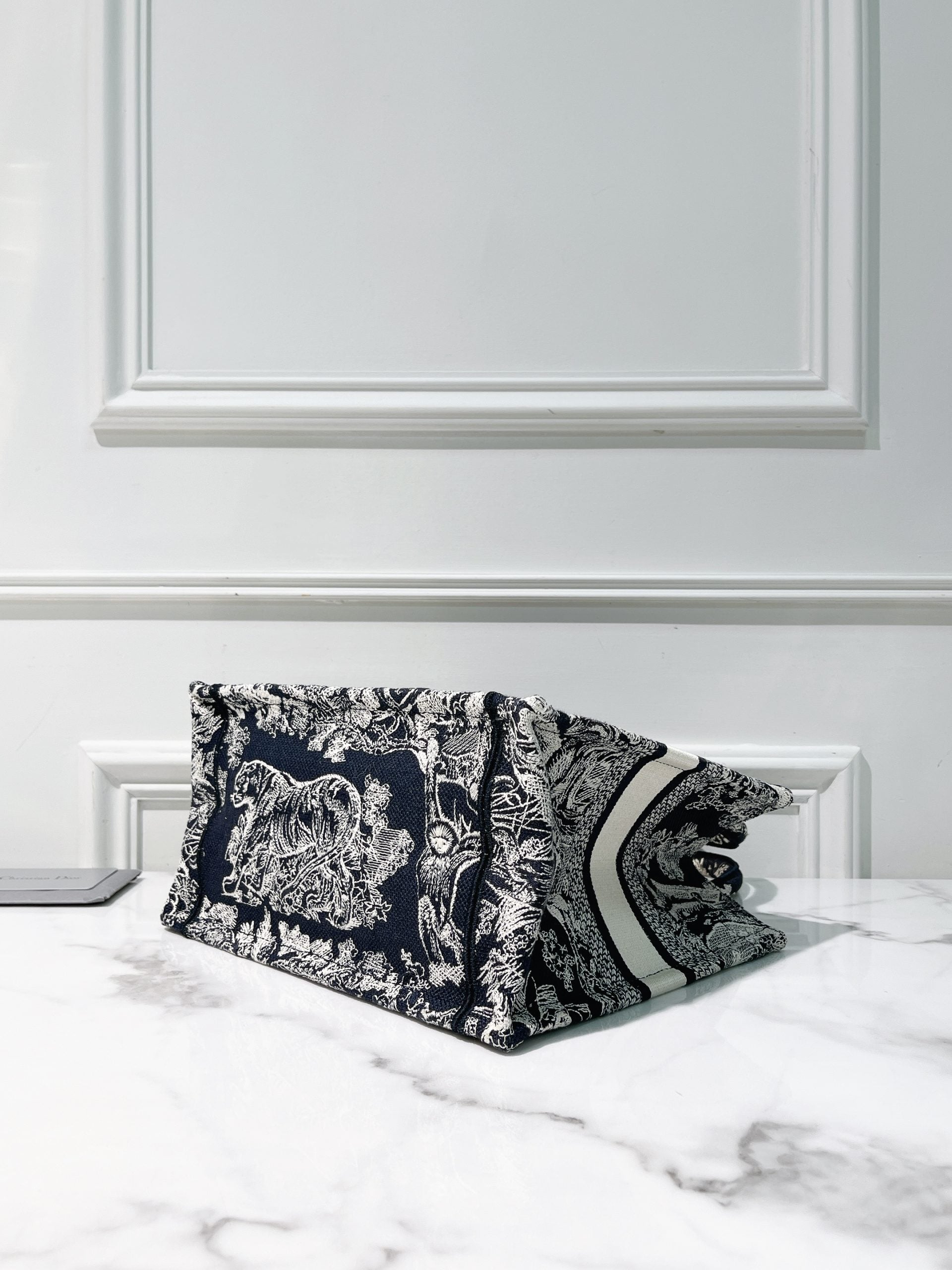 DIOR BOOK TOTE SMALL, Navy/White