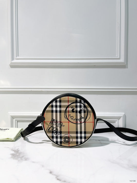 BURBERRY ROUND BAG