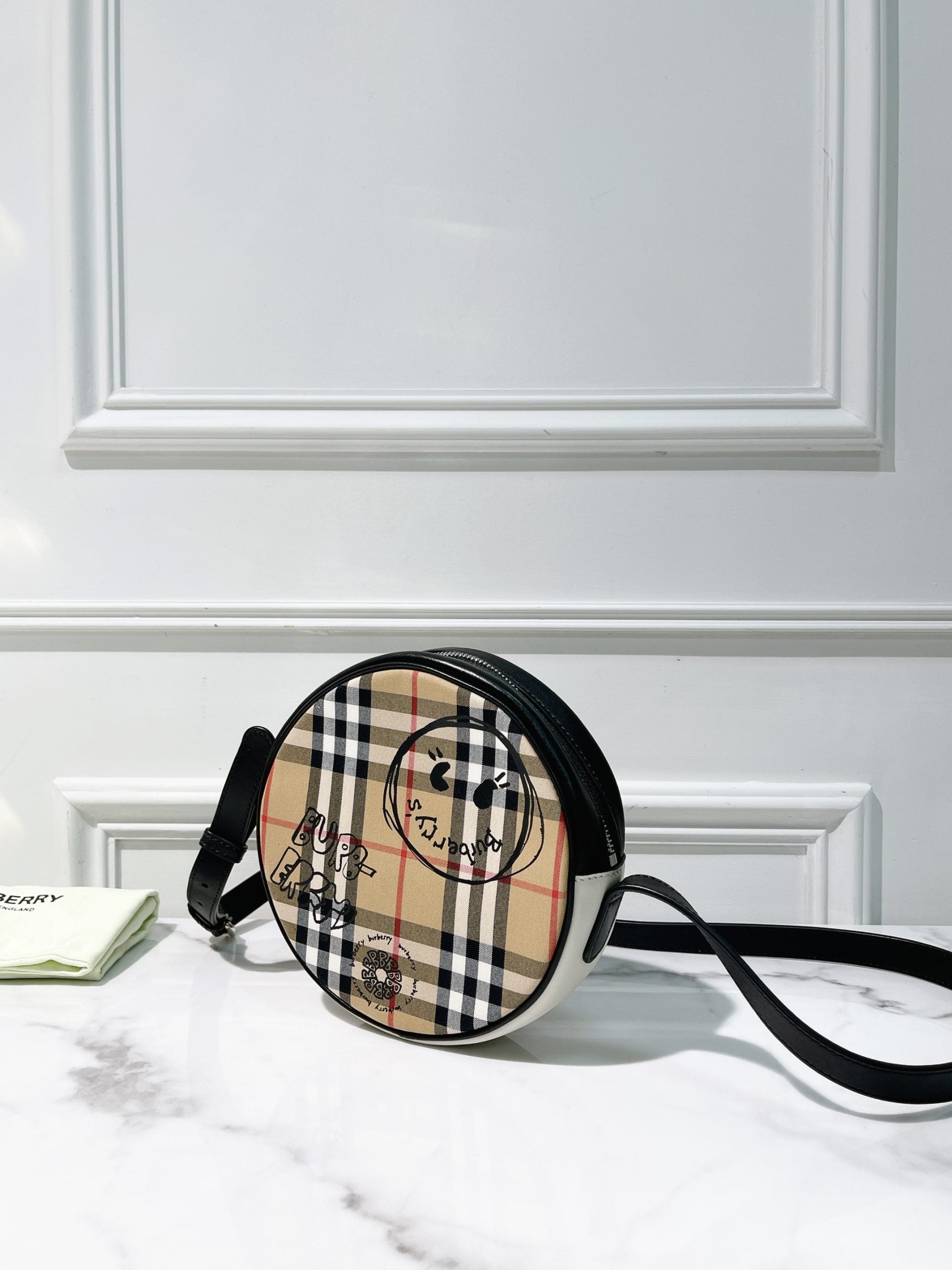 BURBERRY ROUND BAG