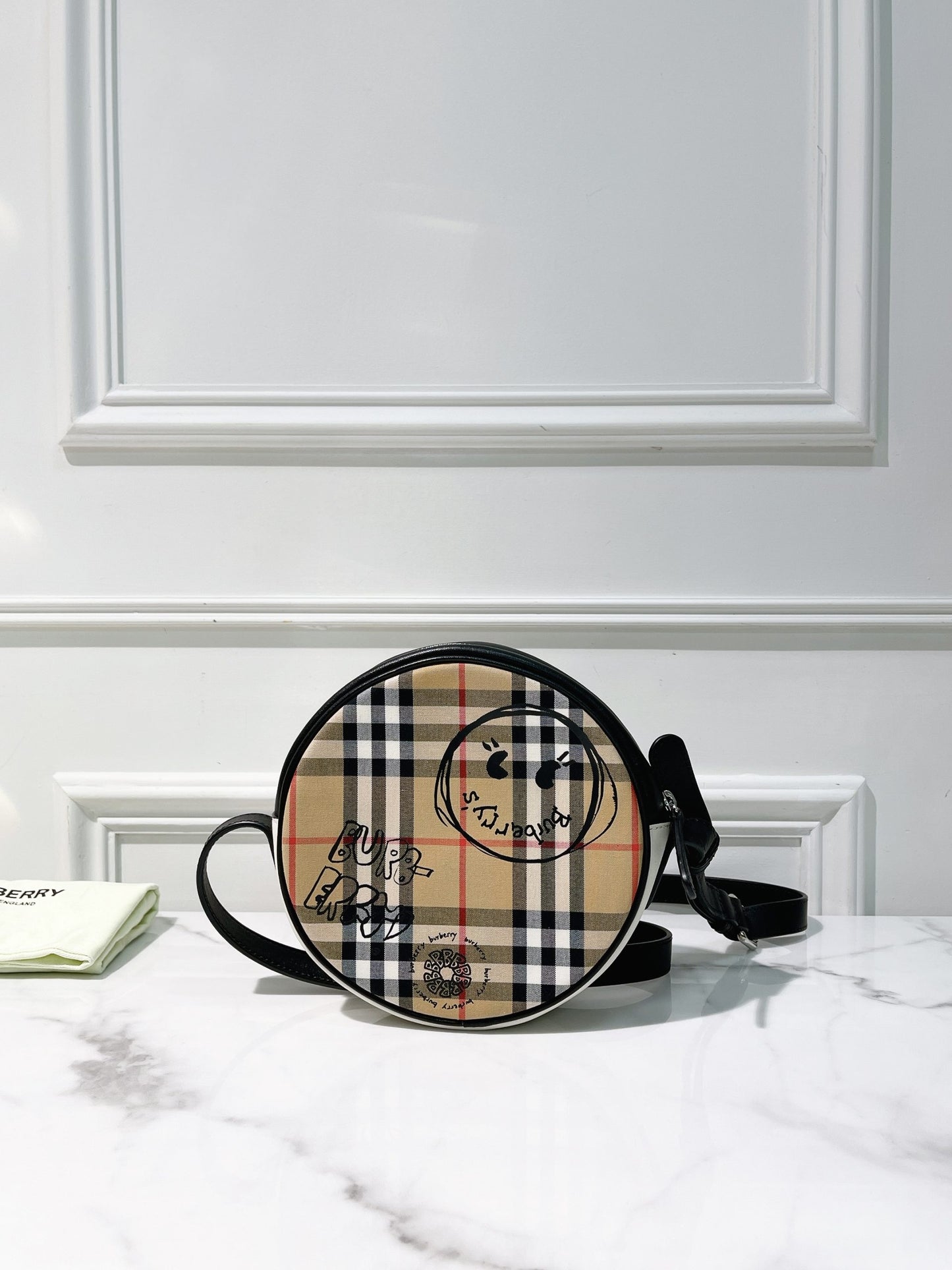 BURBERRY ROUND BAG