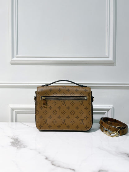 LV POCHETTE METIS, Monogram