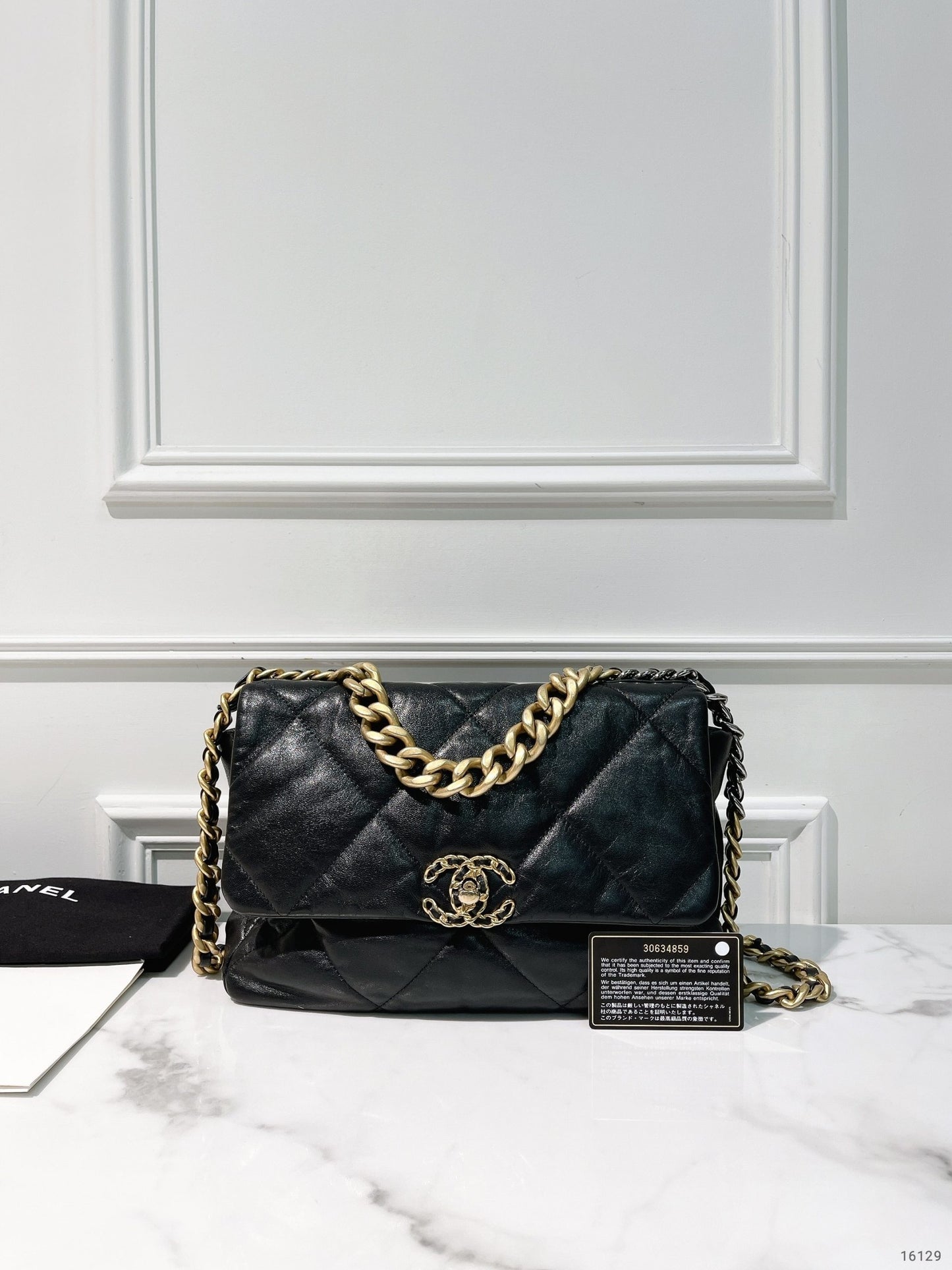 CHANEL 19 BAG, Black/Gold