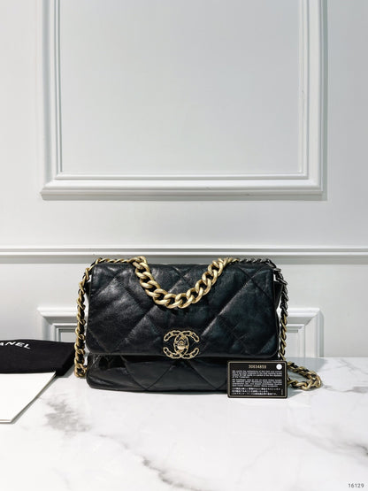 CHANEL 19 BAG, Black/Gold
