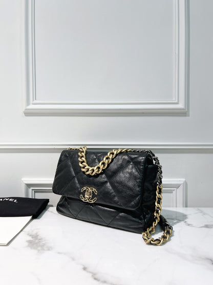 CHANEL 19 BAG, Black/Gold