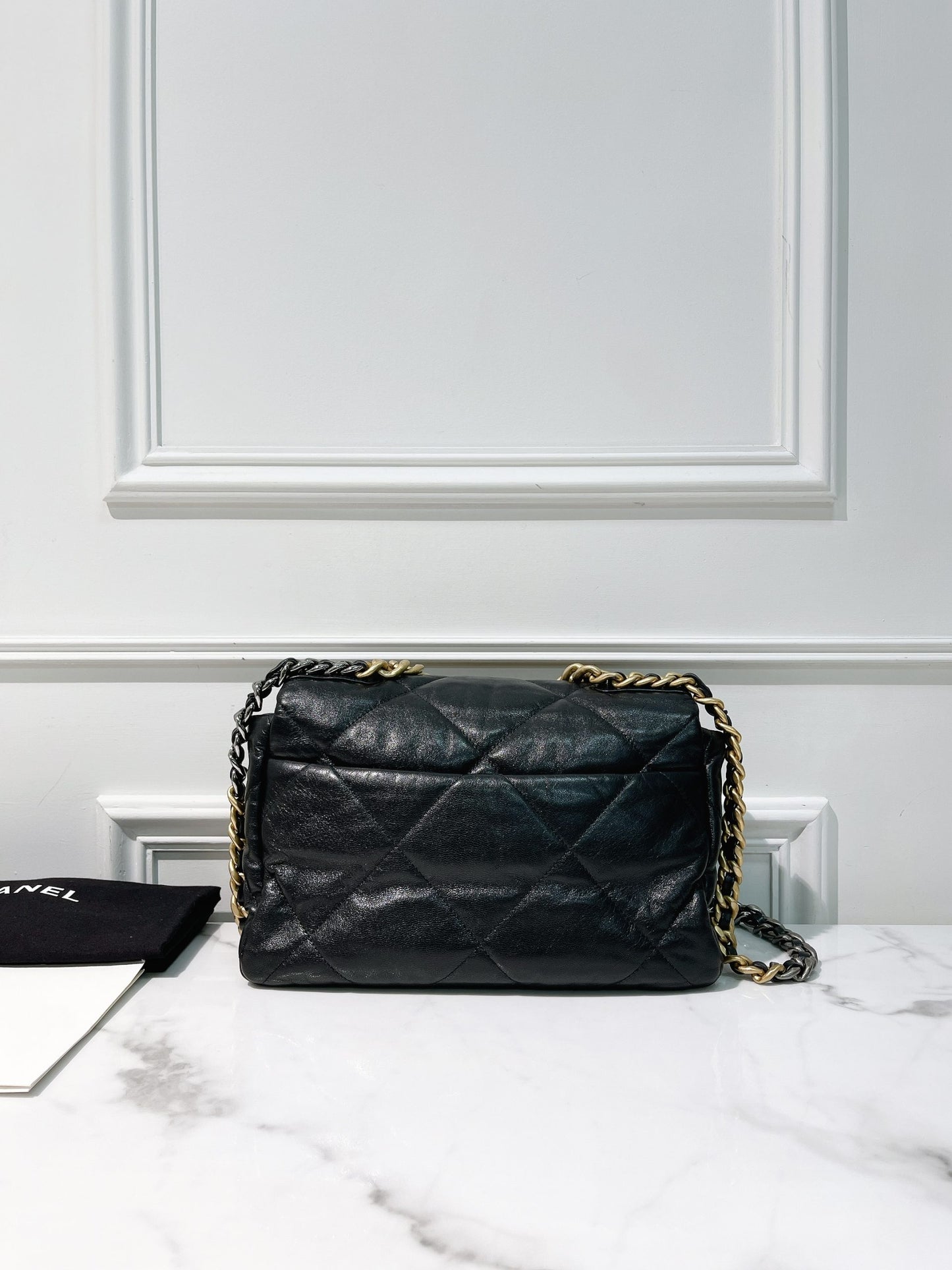 CHANEL 19 BAG, Black/Gold