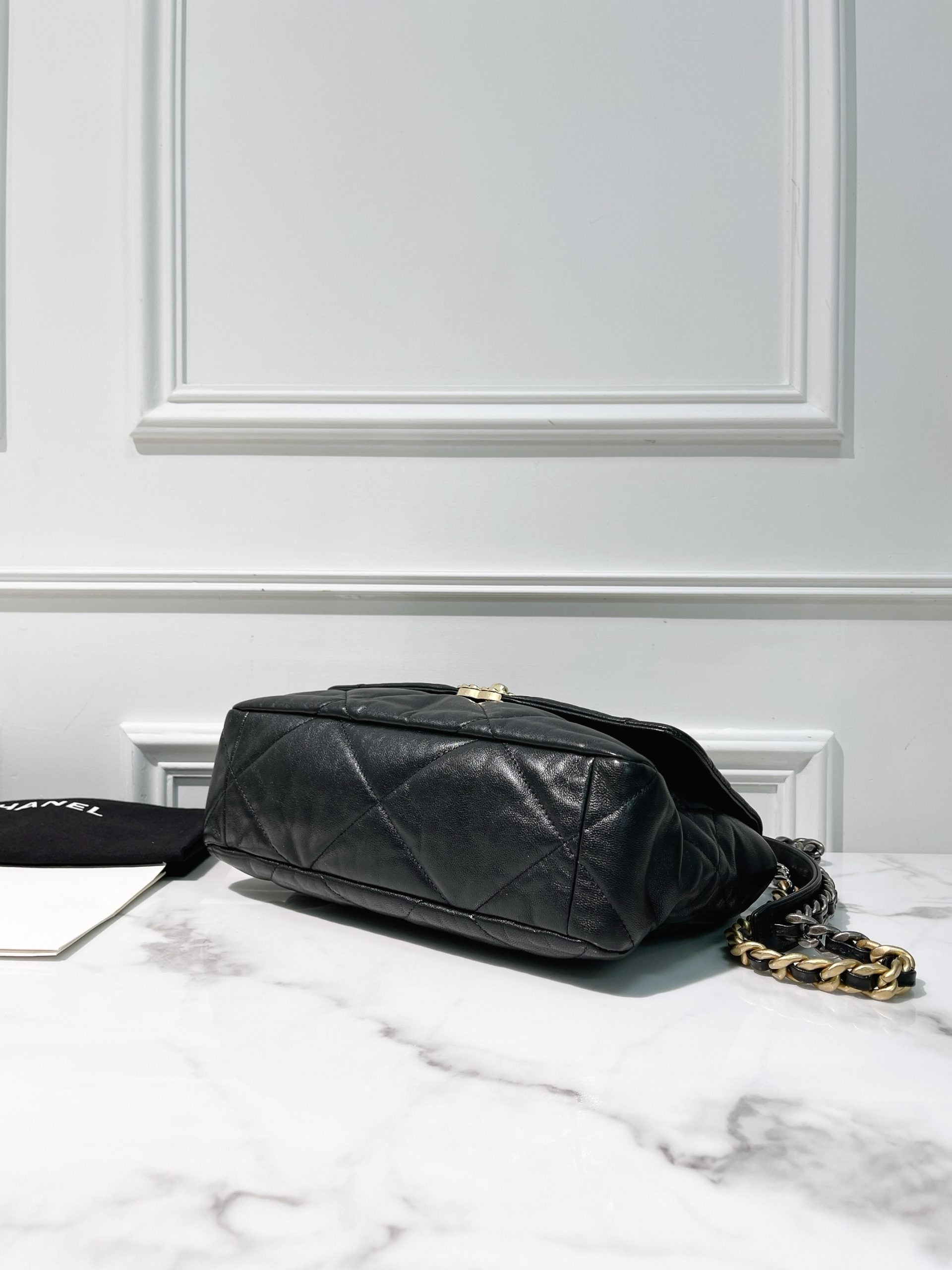 CHANEL 19 BAG, Black/Gold