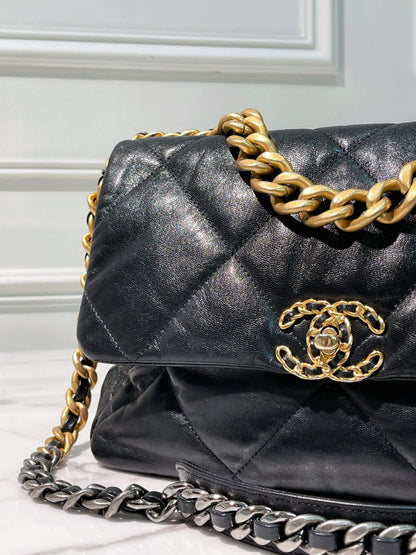 CHANEL 19 BAG, Black/Gold