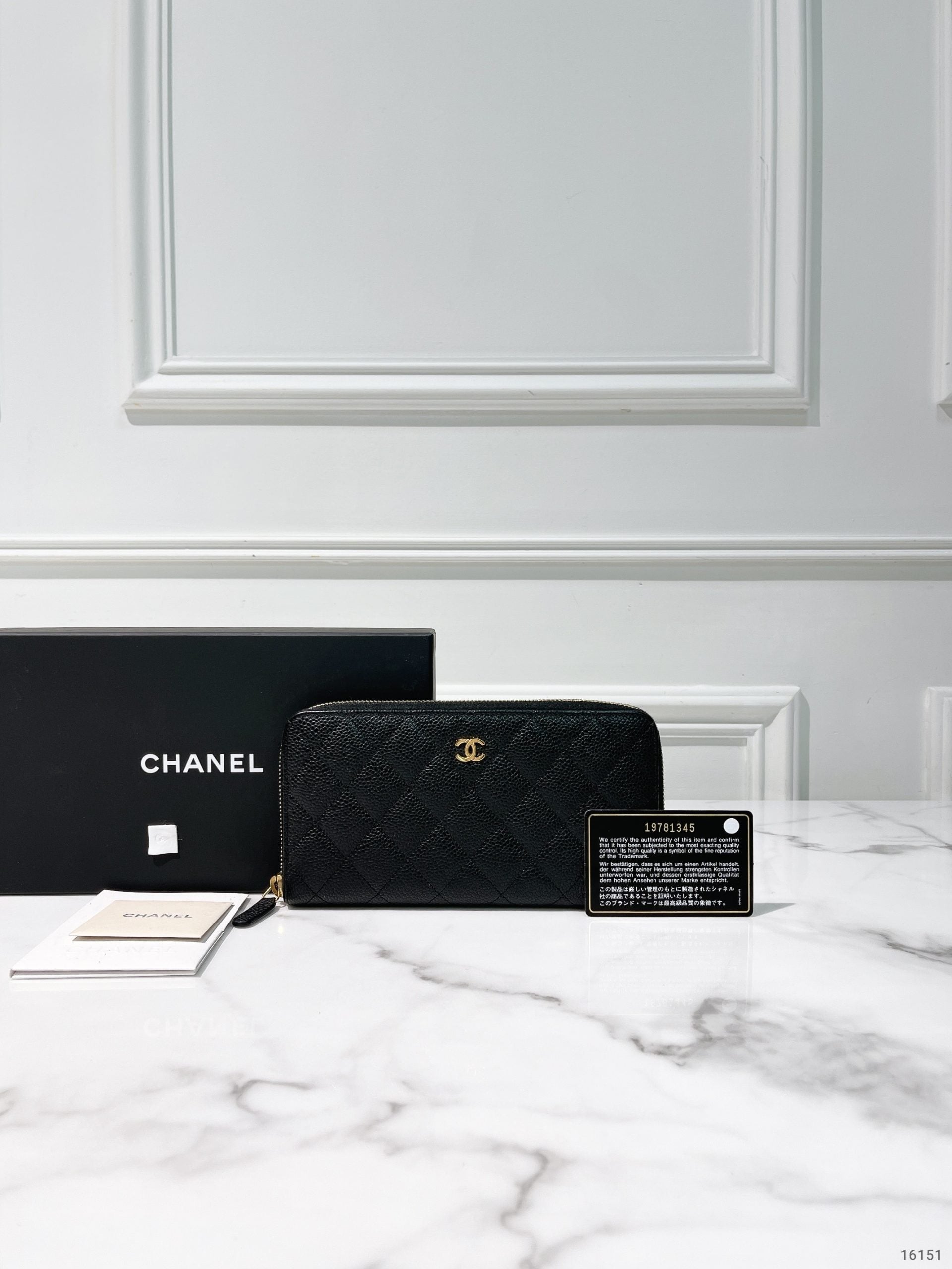 CHANEL ZIP WALLET, Black/Gold