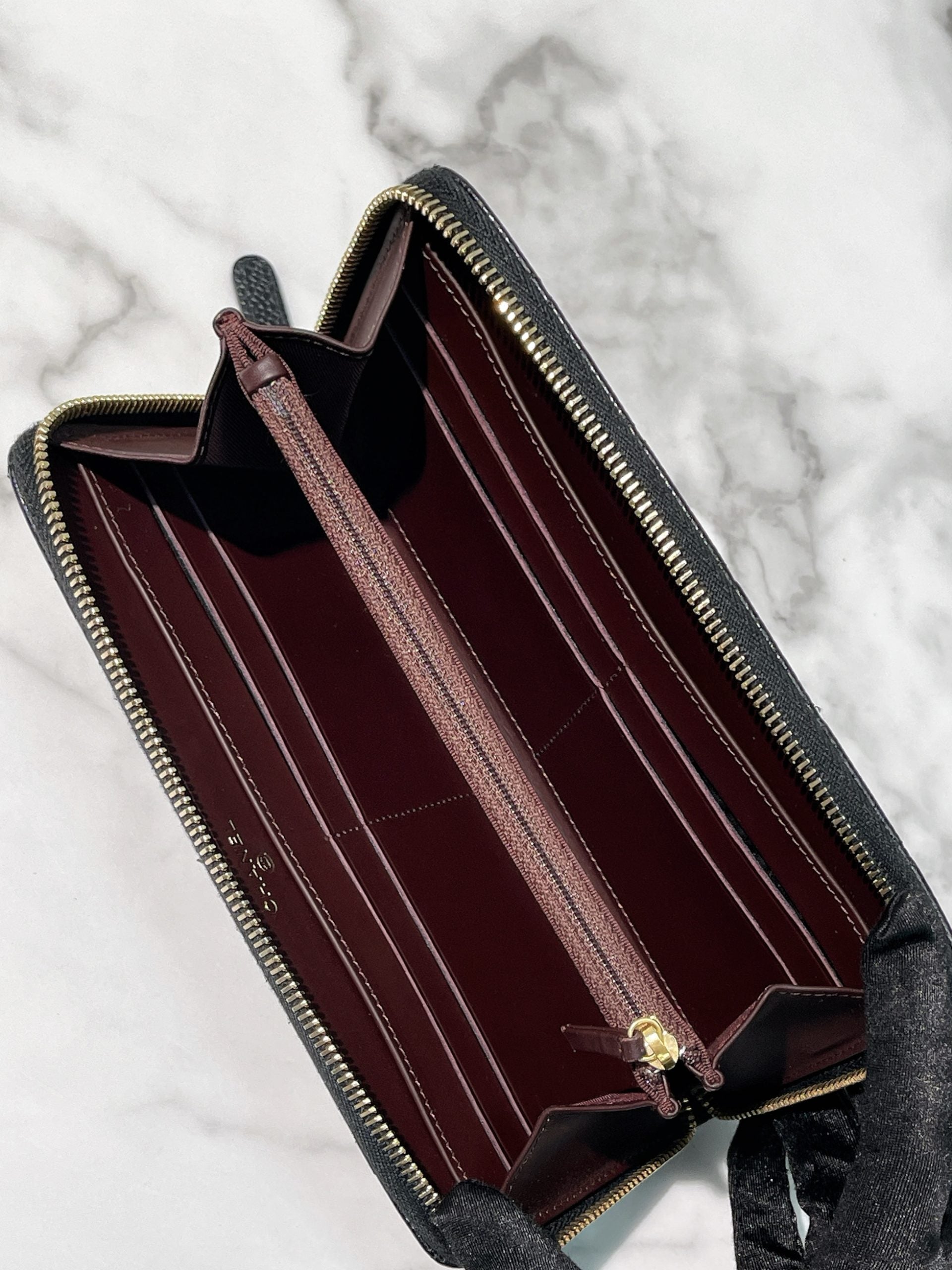 CHANEL ZIP WALLET, Black/Gold