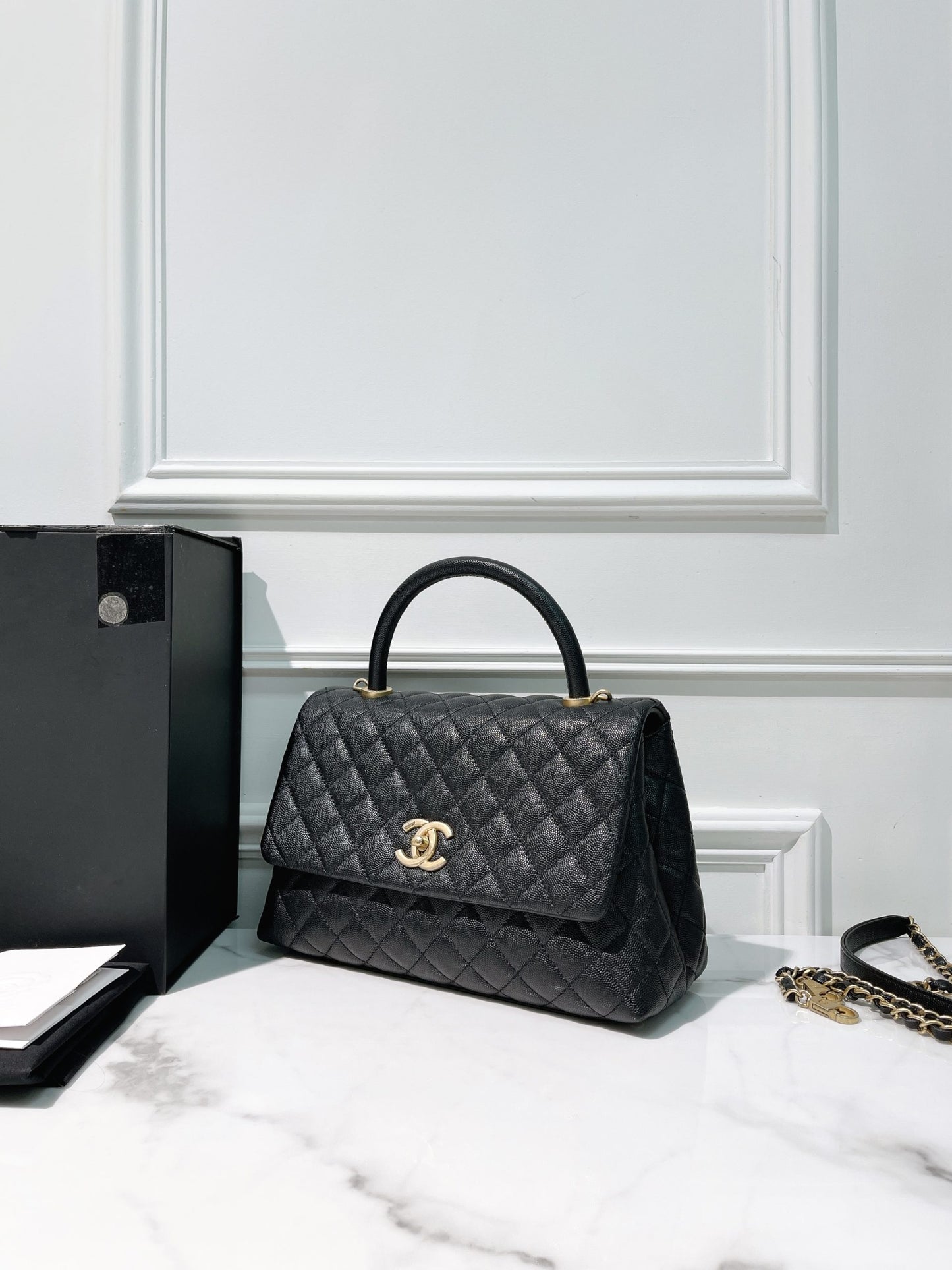 CHANEL COCO HANDLE, Black/Gold