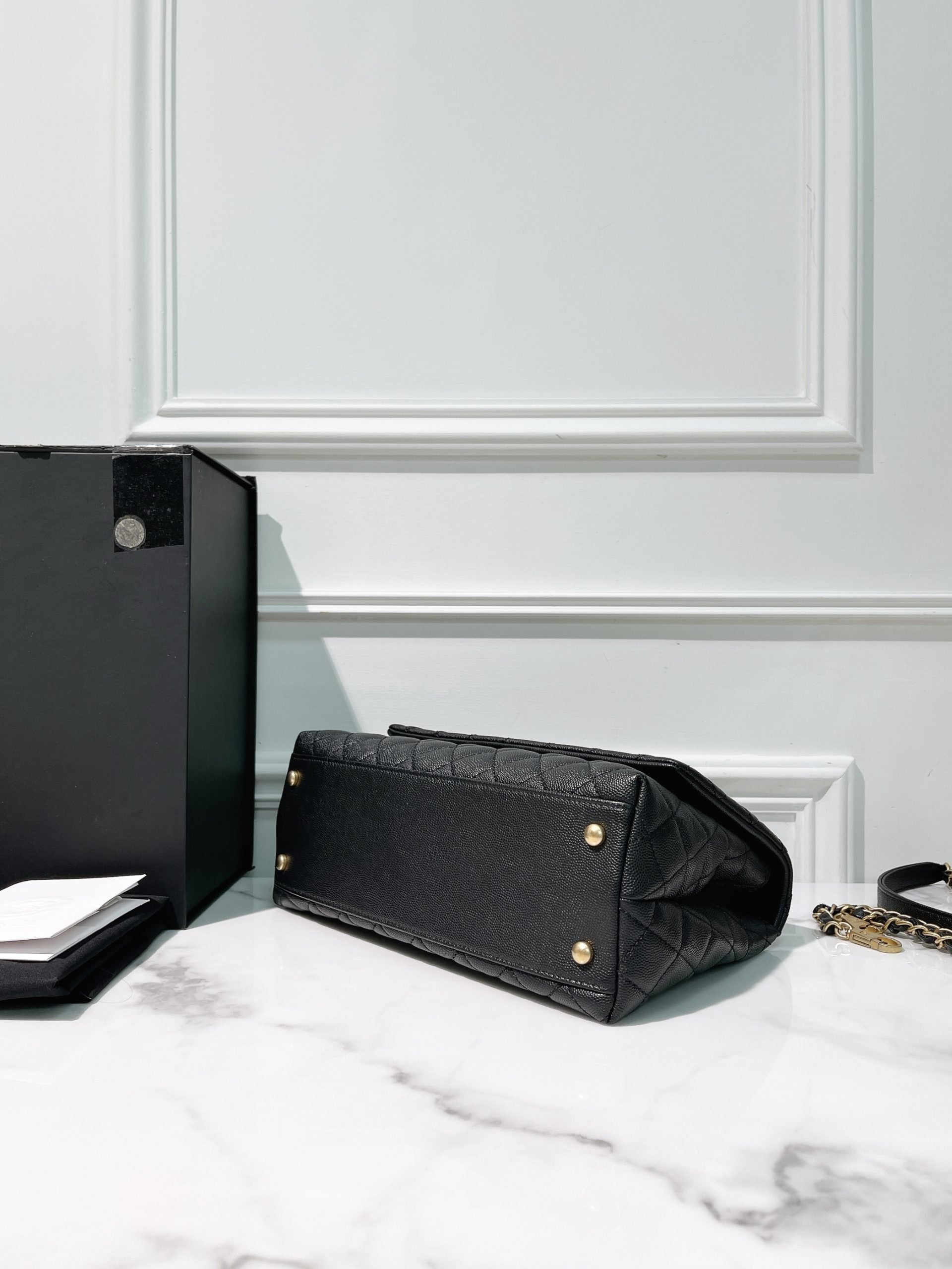 CHANEL COCO HANDLE, Black/Gold