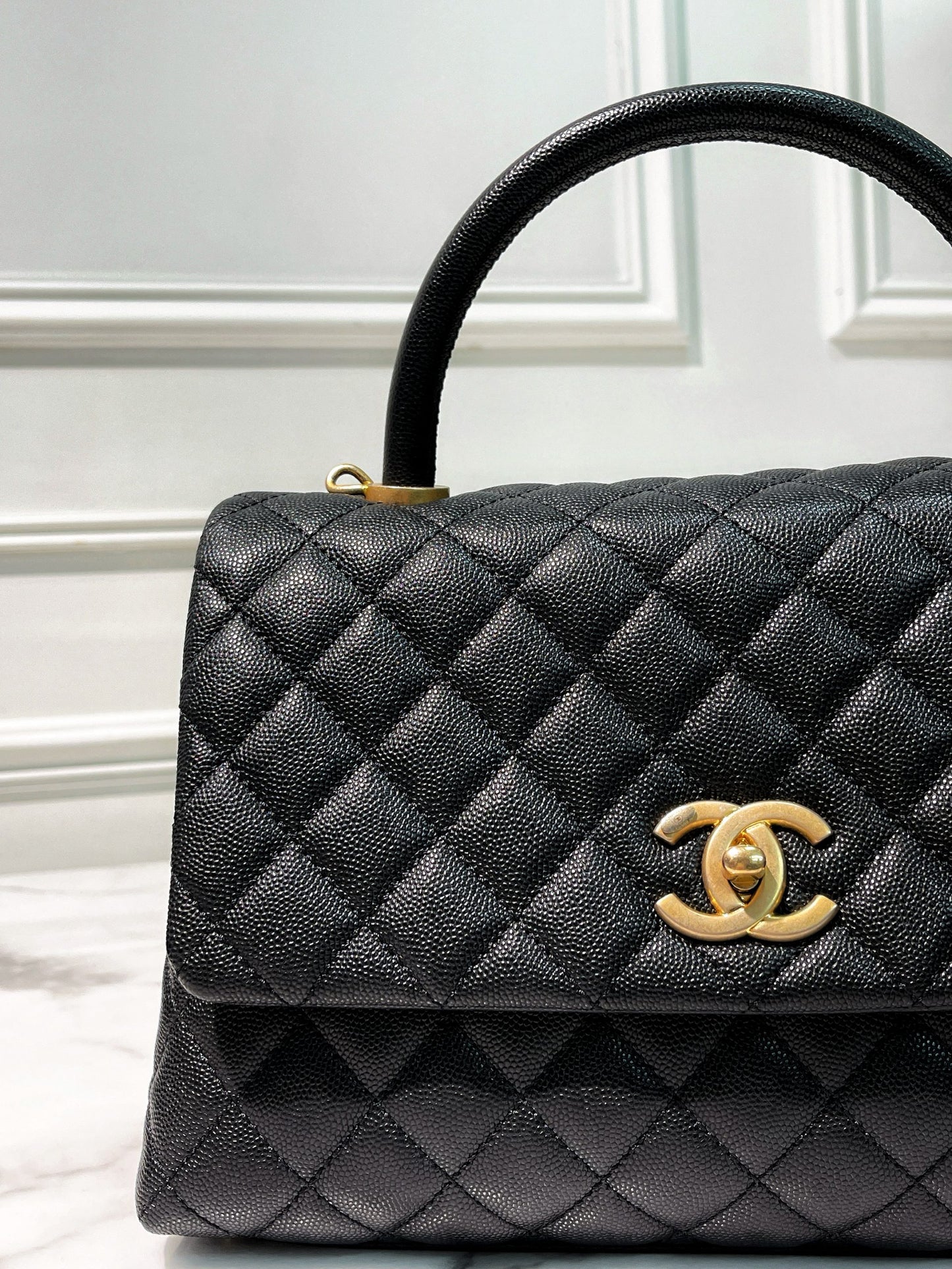 CHANEL COCO HANDLE, Black/Gold