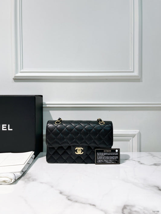 CHANEL SMALL CLASSIC FLAP, Black/Gold