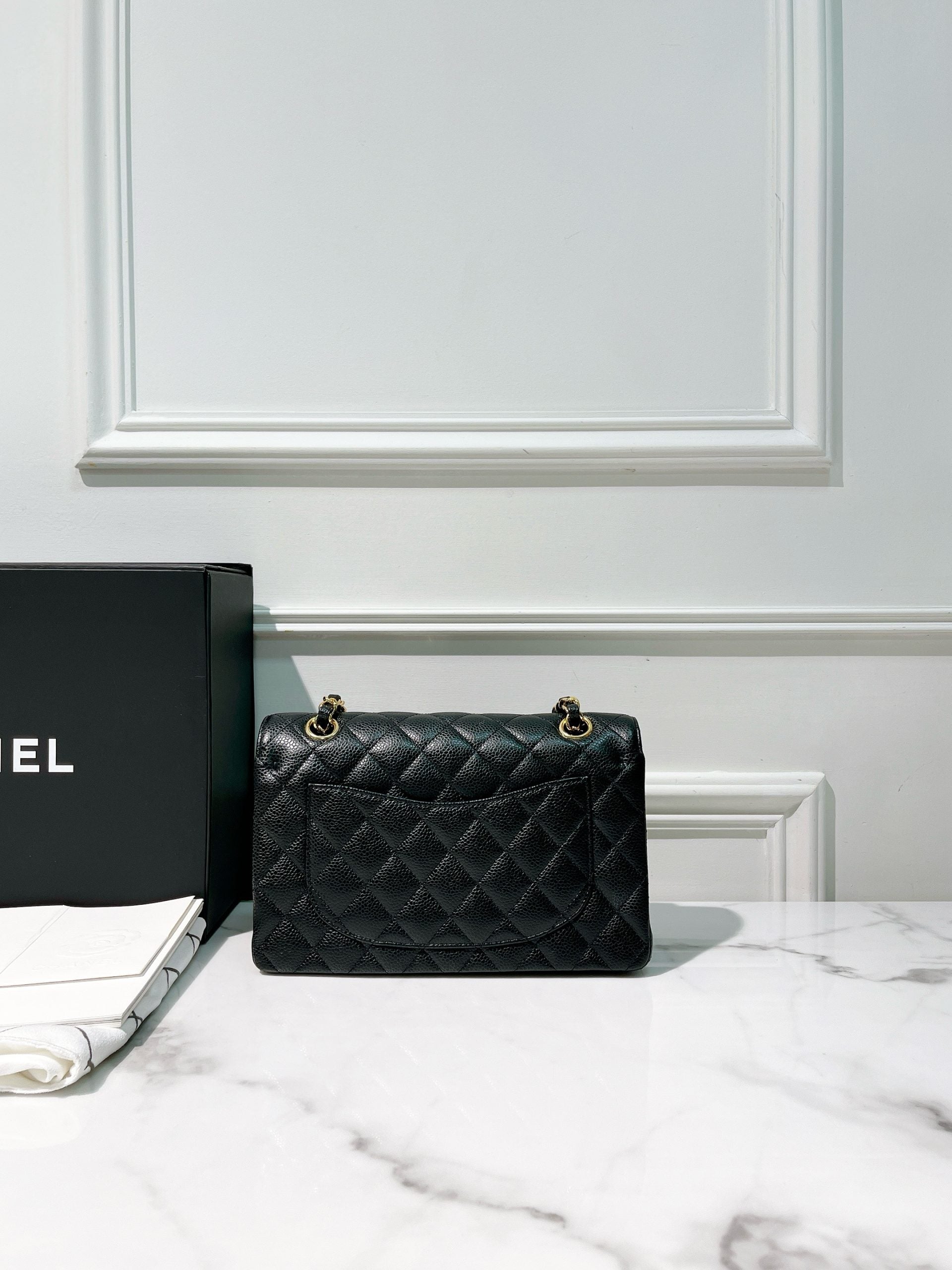 CHANEL SMALL CLASSIC FLAP, Black/Gold