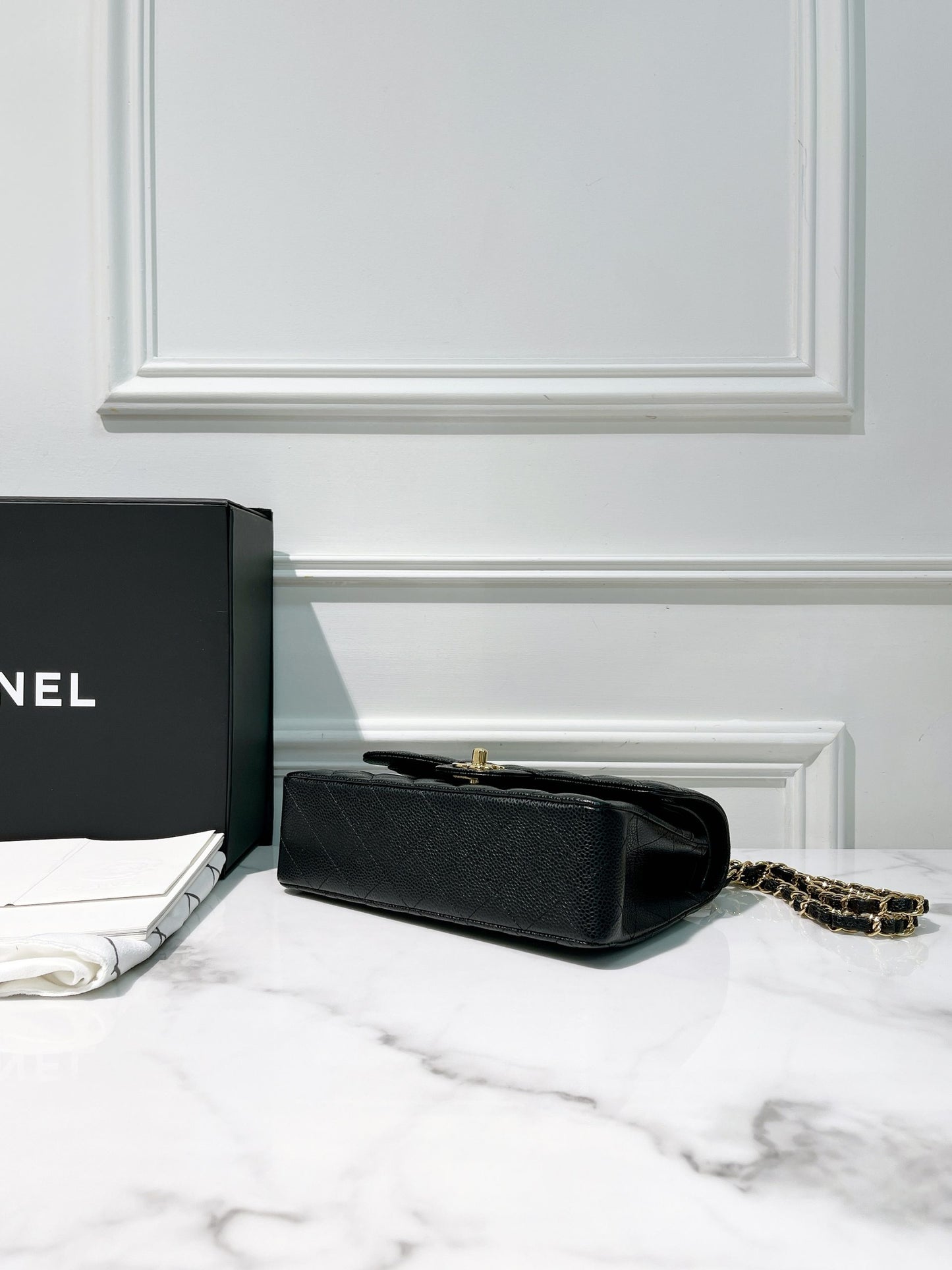 CHANEL SMALL CLASSIC FLAP, Black/Gold
