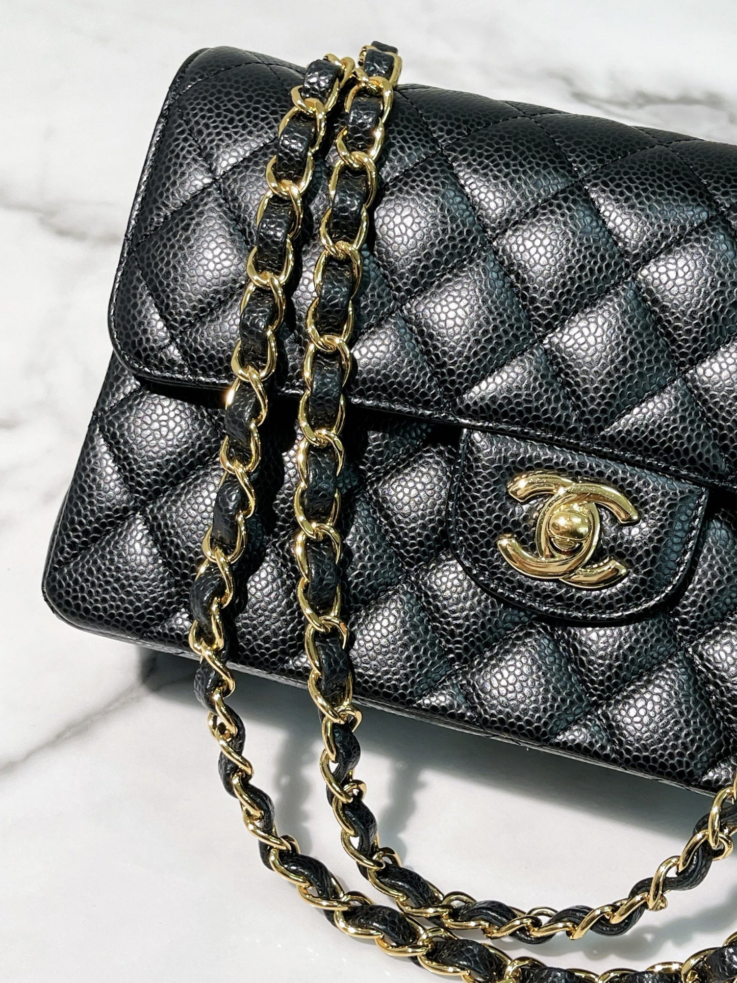 CHANEL SMALL CLASSIC FLAP, Black/Gold