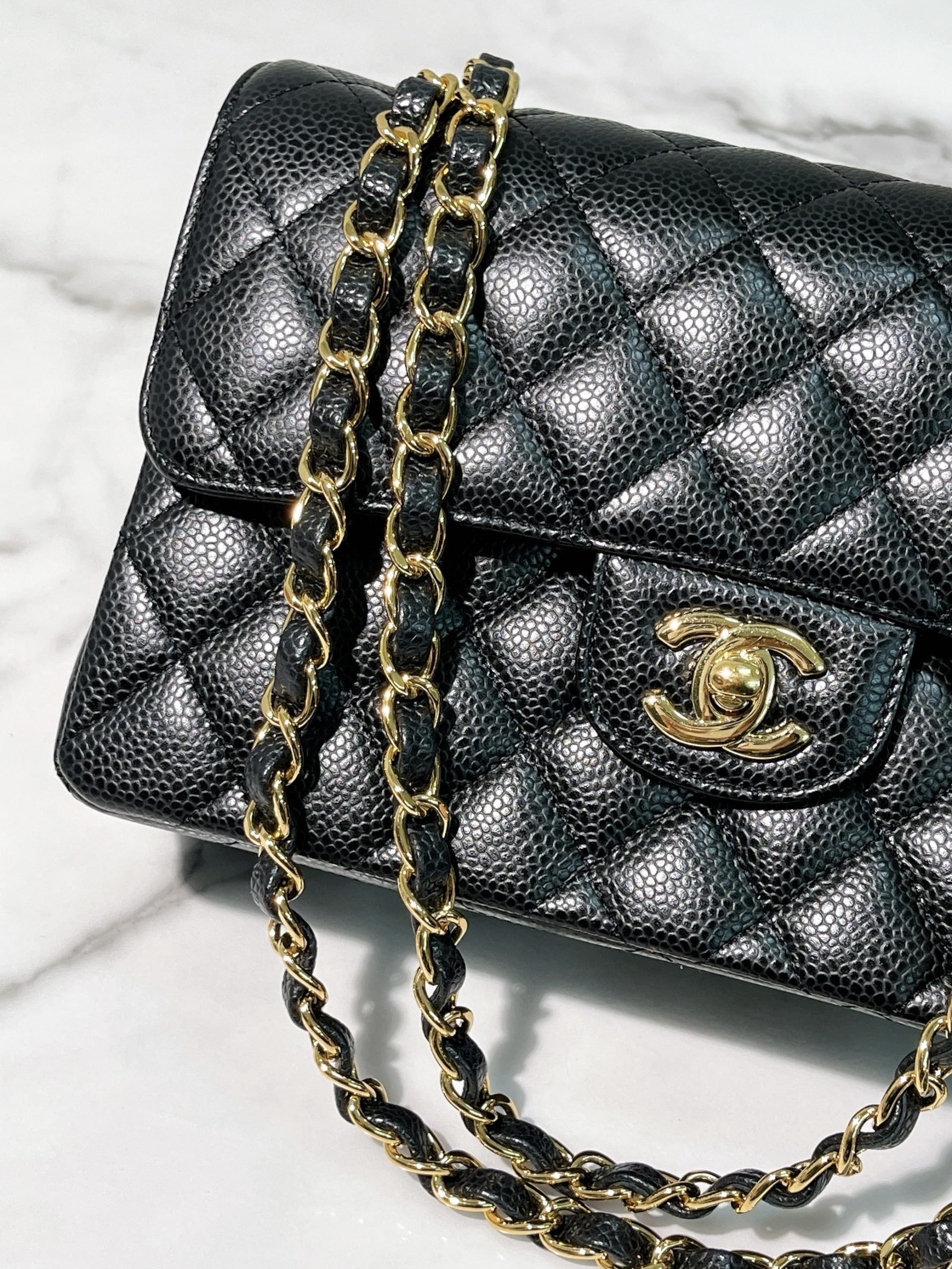 CHANEL SMALL CLASSIC FLAP, Black/Gold