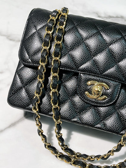 CHANEL SMALL CLASSIC FLAP, Black/Gold