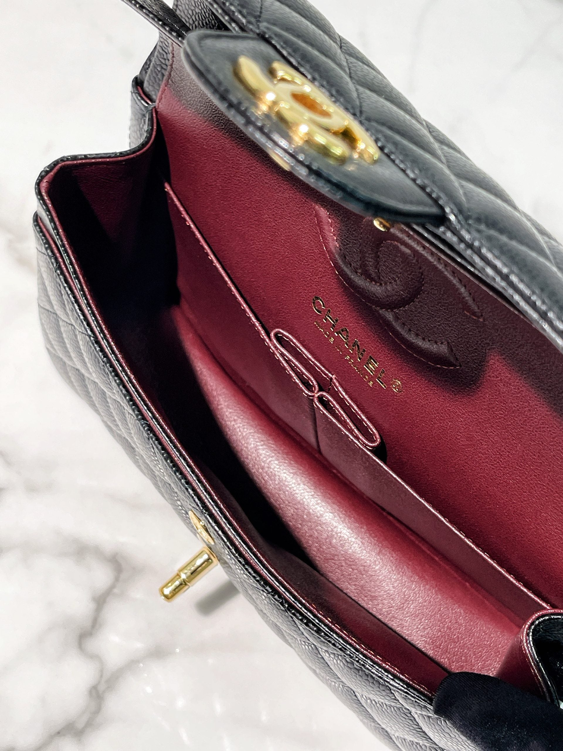 CHANEL SMALL CLASSIC FLAP, Black/Gold