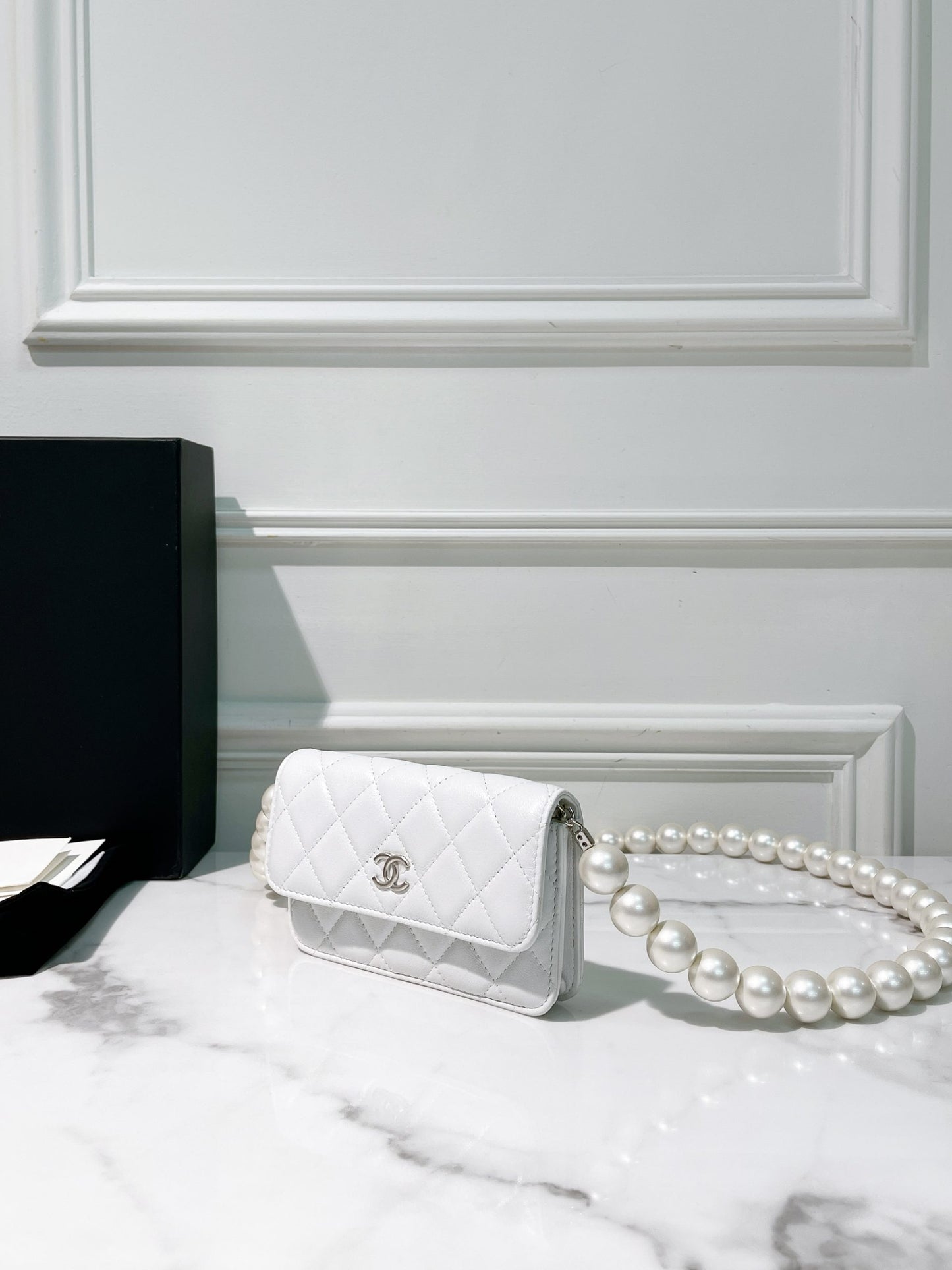 CHANEL 21K MINI WOC, White/Silver