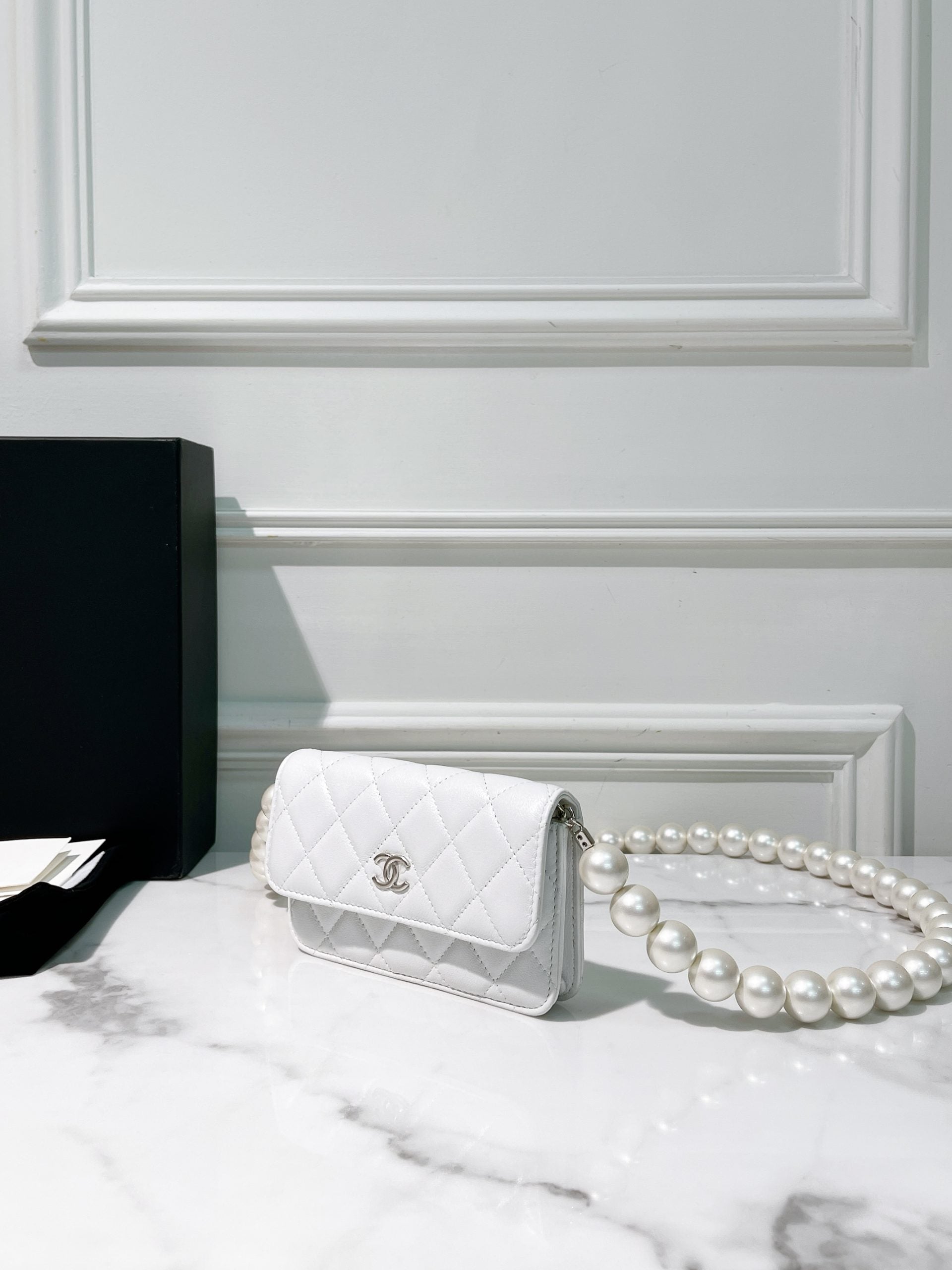 CHANEL 21K MINI WOC, White/Silver