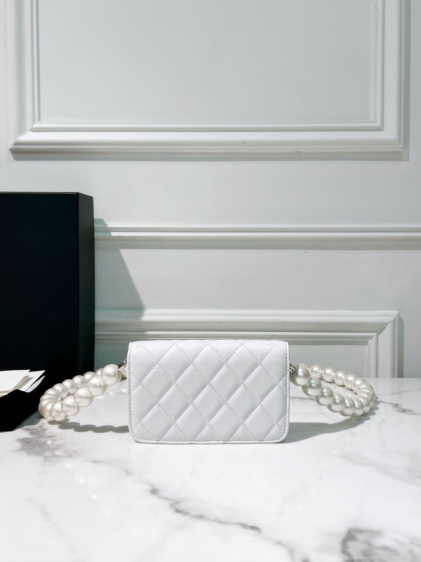 CHANEL 21K MINI WOC, White/Silver