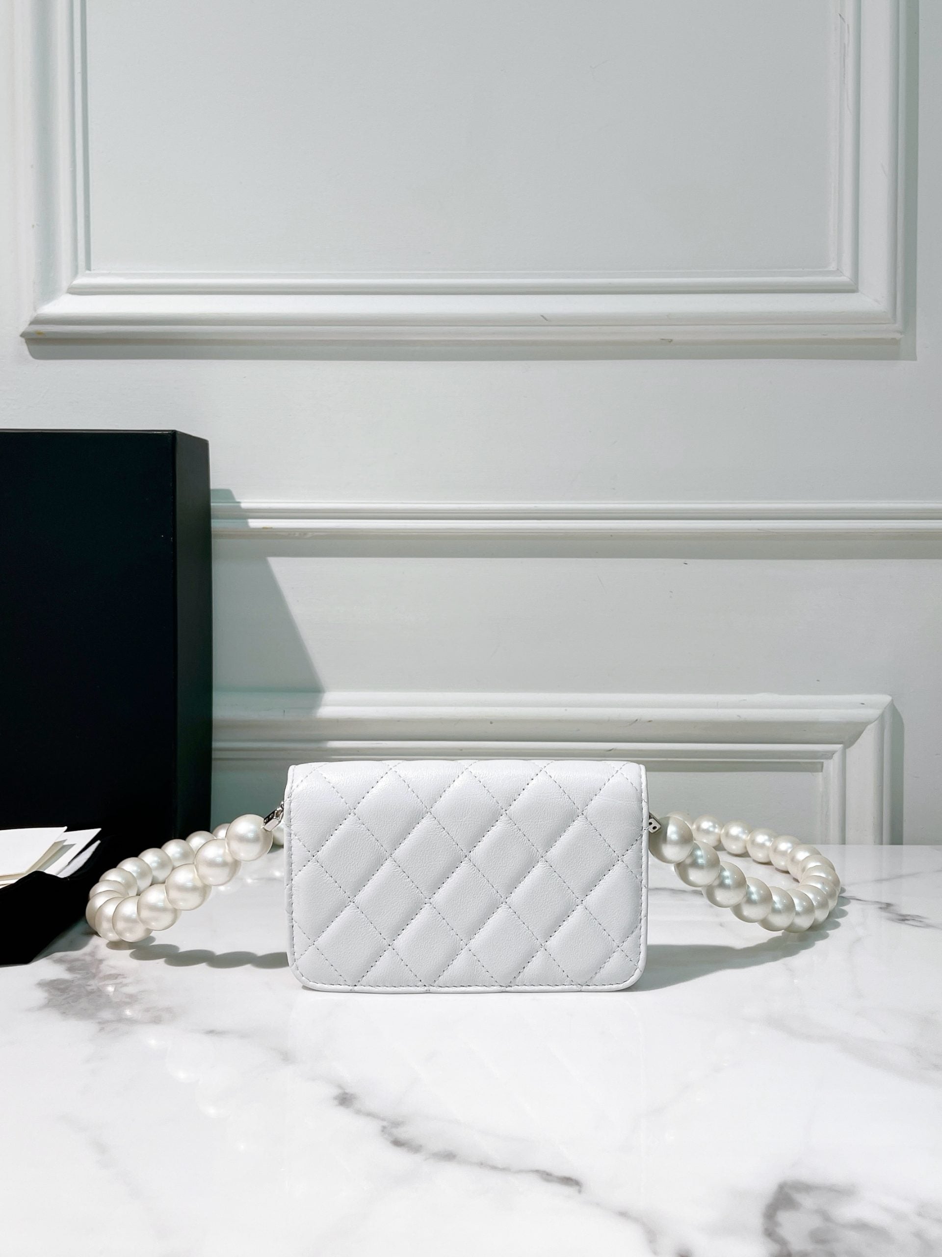 CHANEL 21K MINI WOC, White/Silver