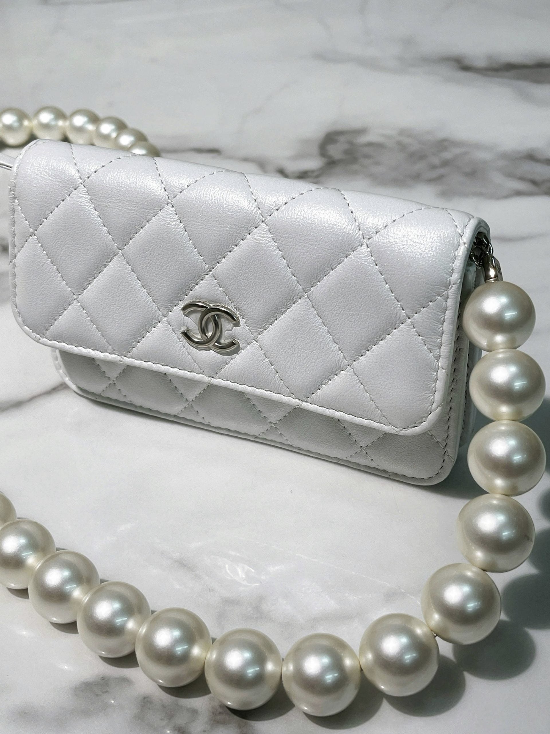 CHANEL 21K MINI WOC, White/Silver