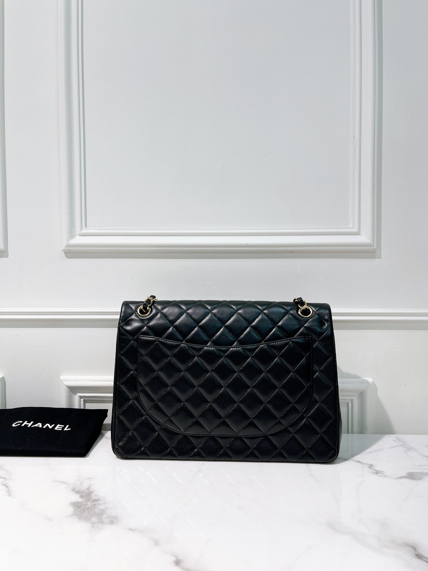CHANEL MAXI CLASSIC FLAP, Black/Gold