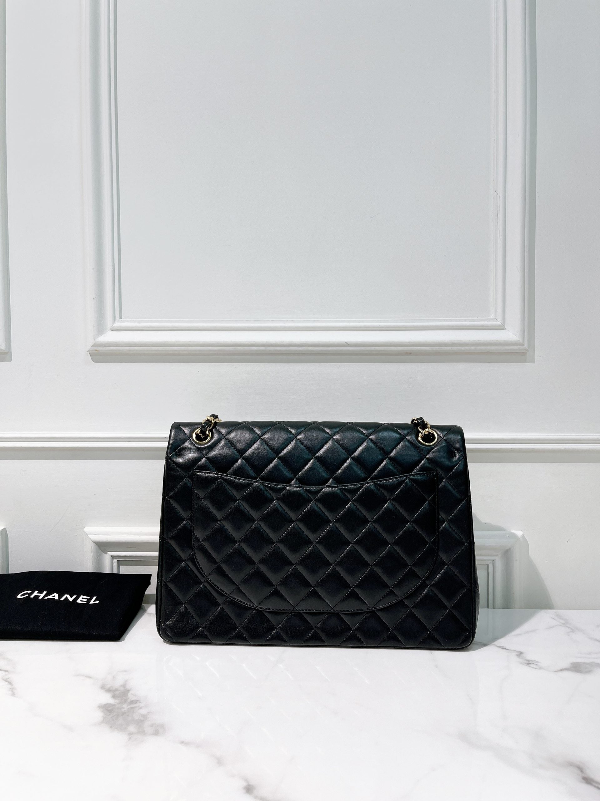 CHANEL MAXI CLASSIC FLAP, Black/Gold