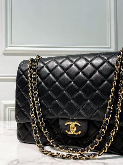 CHANEL MAXI CLASSIC FLAP, Black/Gold