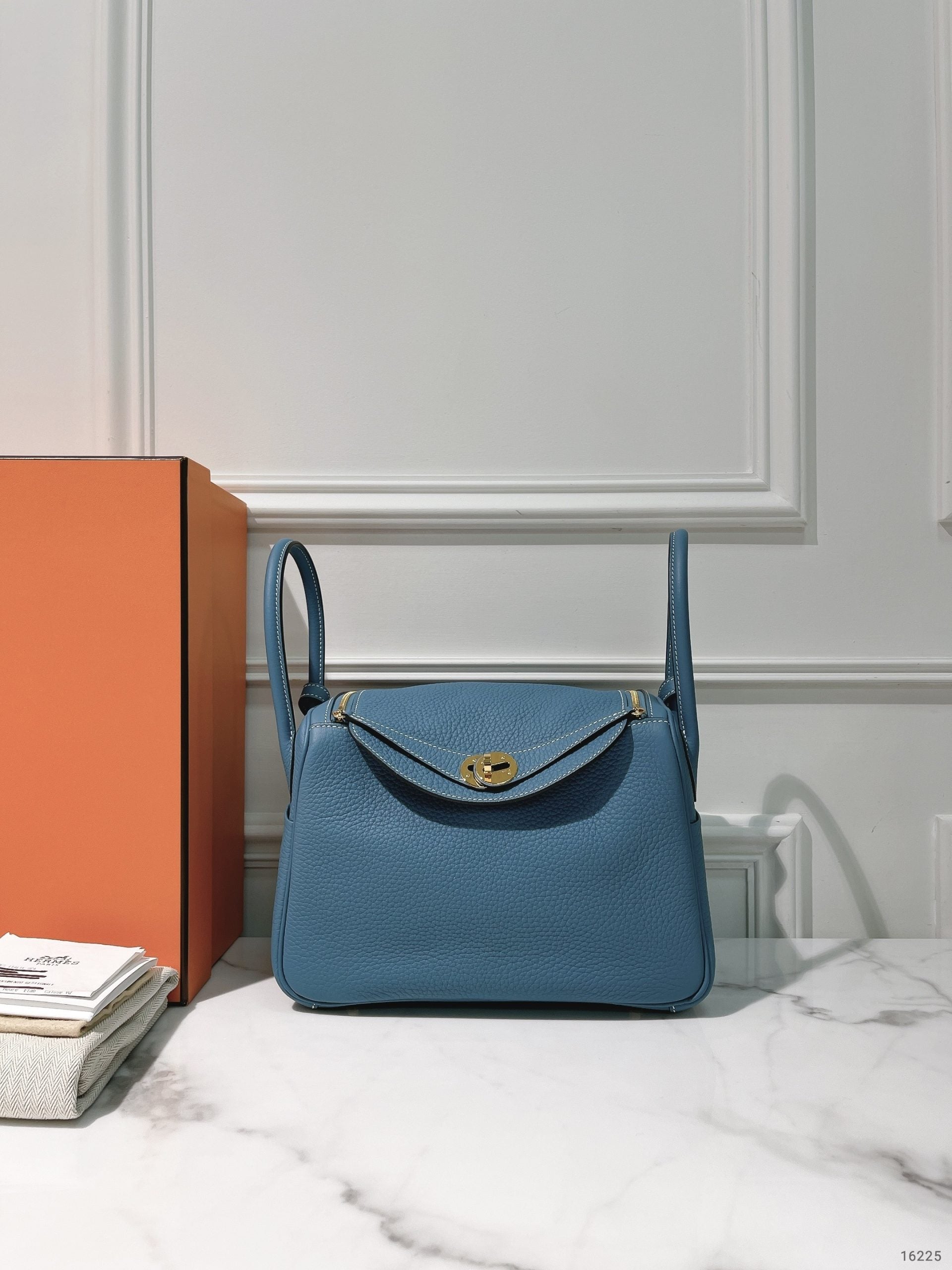 HERMES LINDY 26, Bleu Jean/Gold