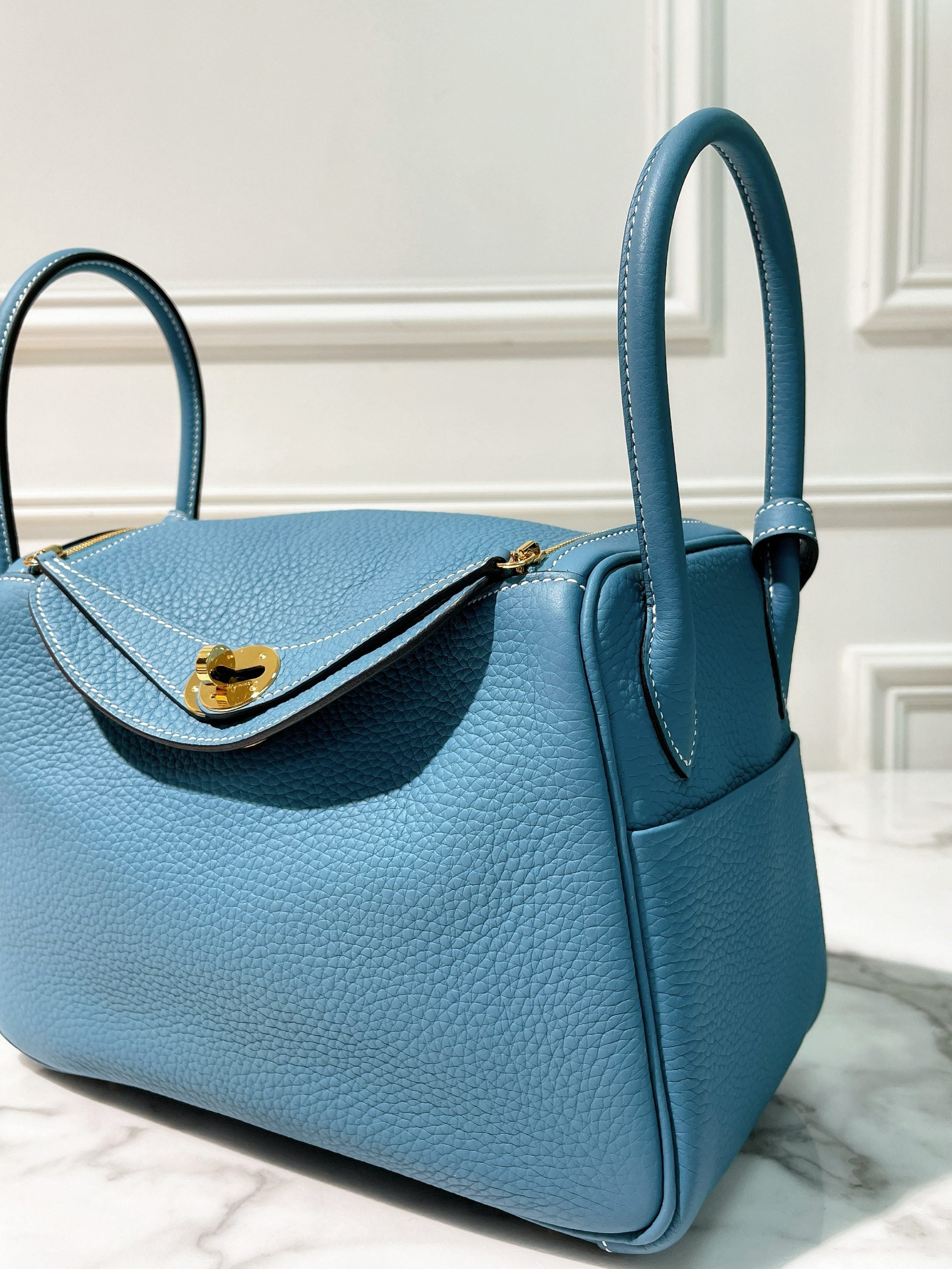 HERMES LINDY 26, Bleu Jean/Gold