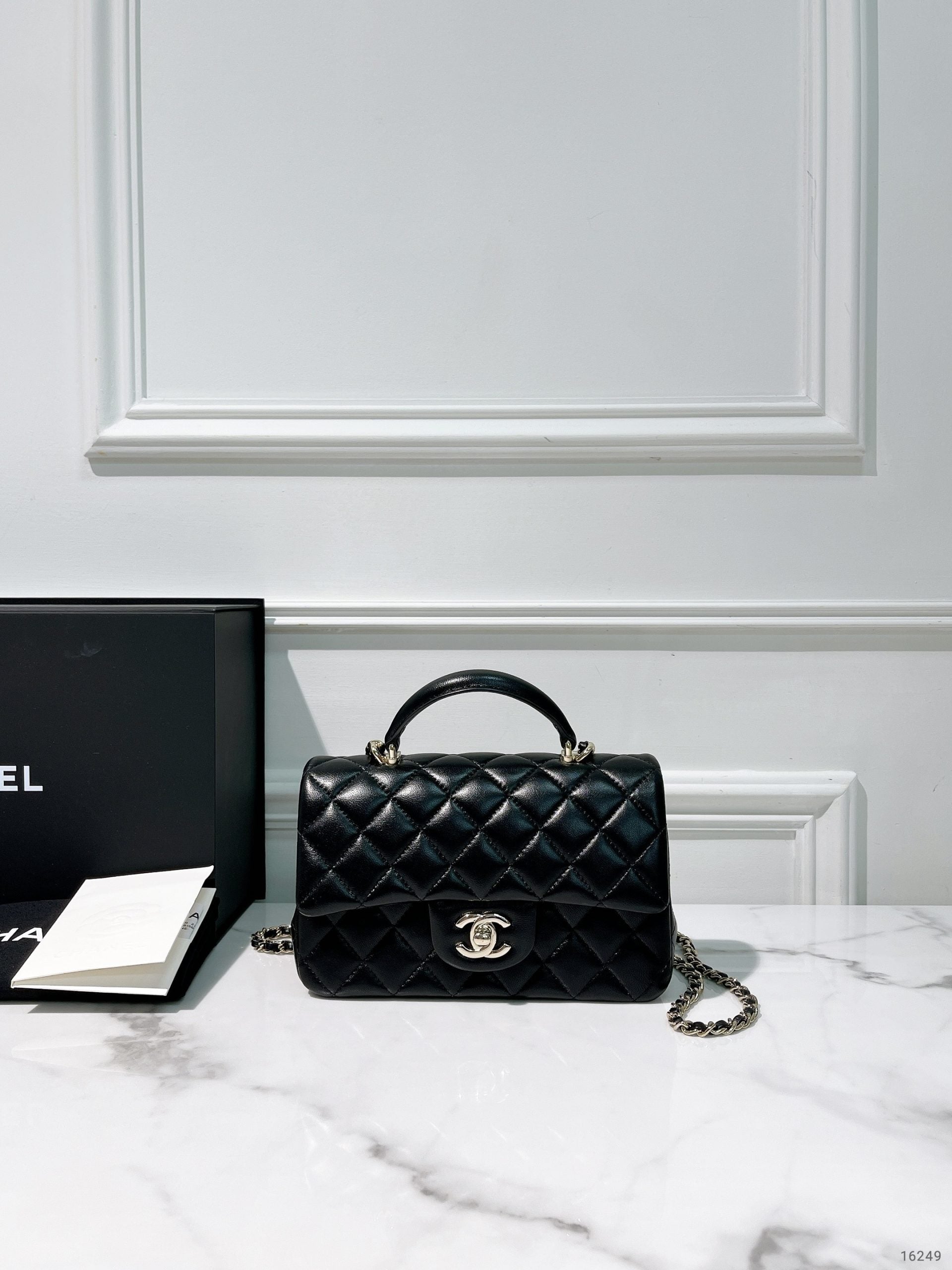 CHANEL HANDLE MINI FLAP, Black/Gold