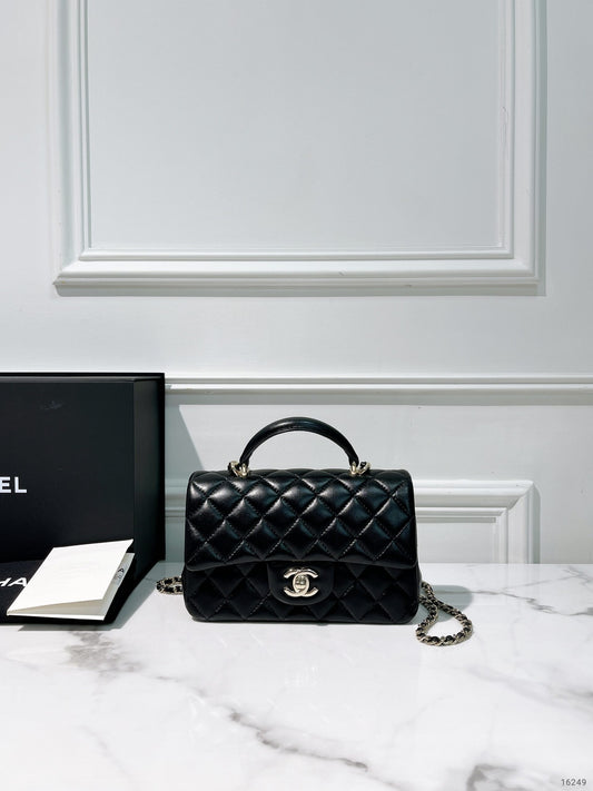 CHANEL HANDLE MINI FLAP, Black/Gold