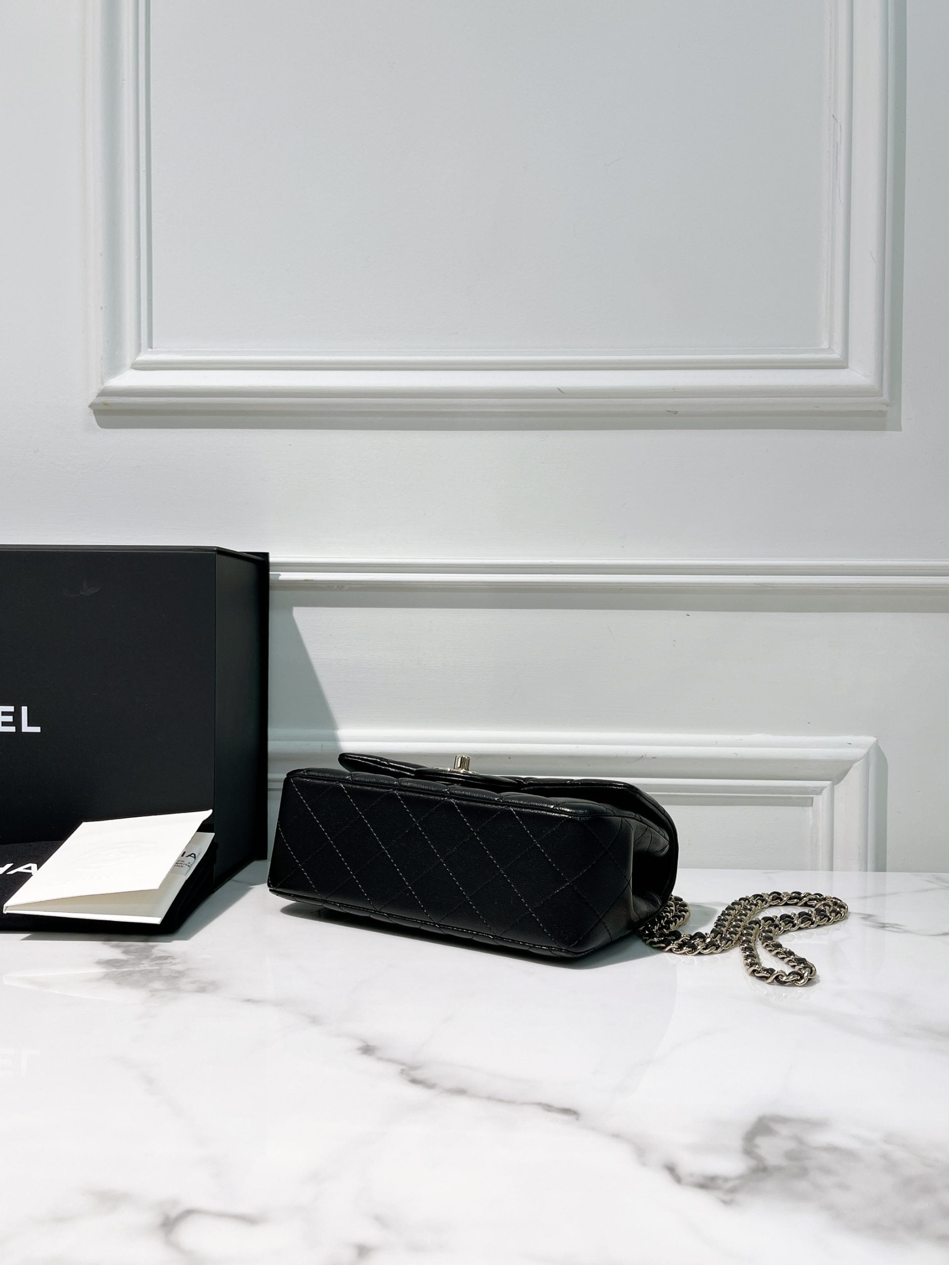 CHANEL HANDLE MINI FLAP, Black/Gold