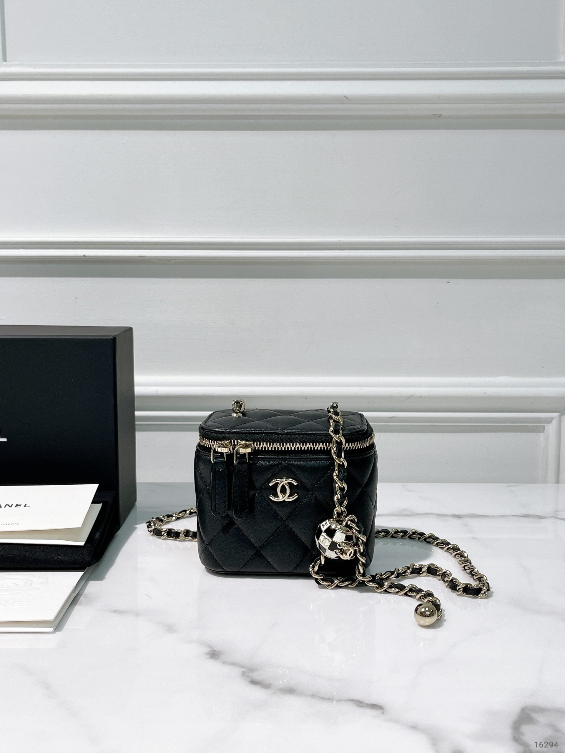 CHANEL 23C PEARL CRUSH MINI VANITY, Black/Gold